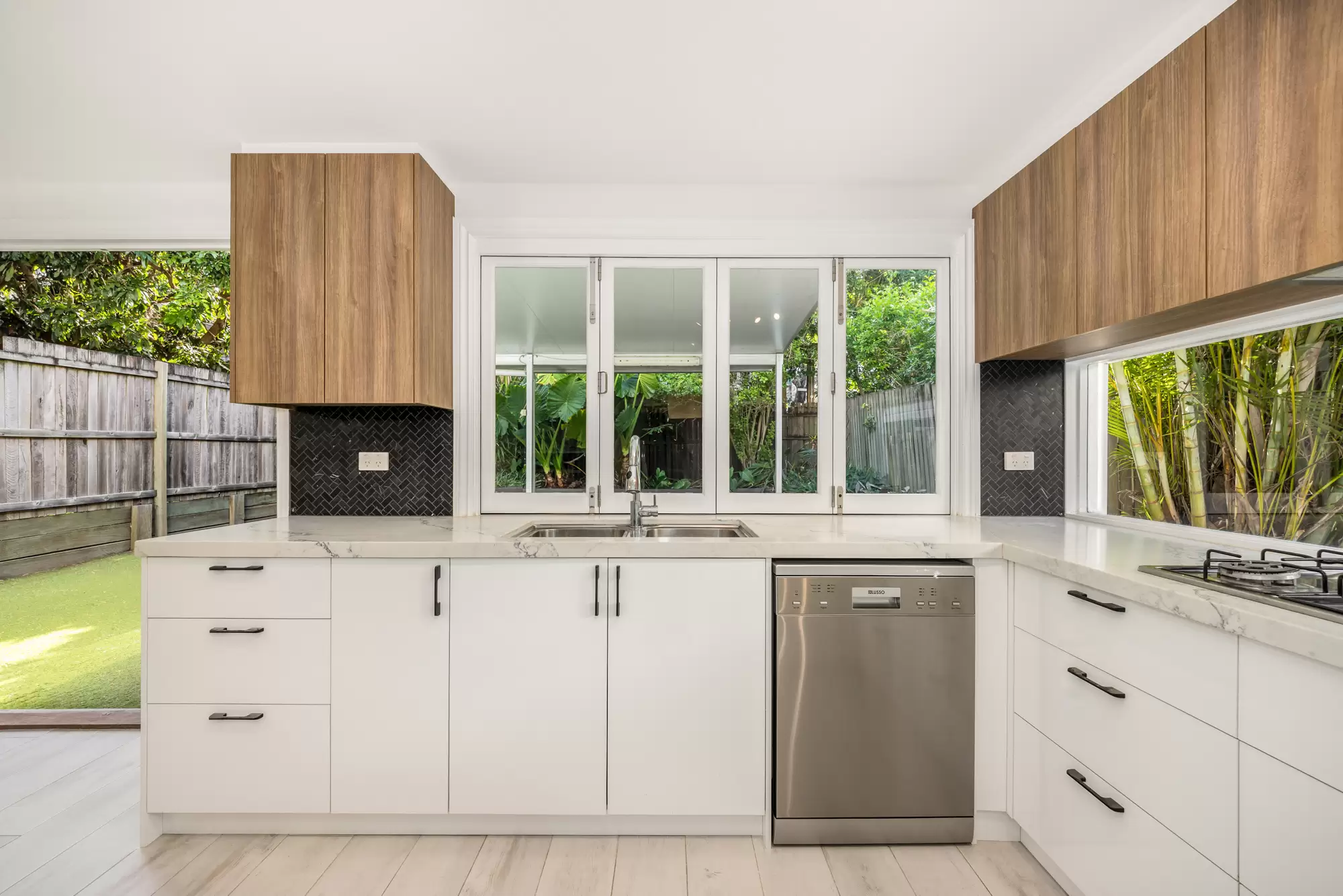 21 Flower Street, Woolloongabba Sold by Aurora Property - image 5