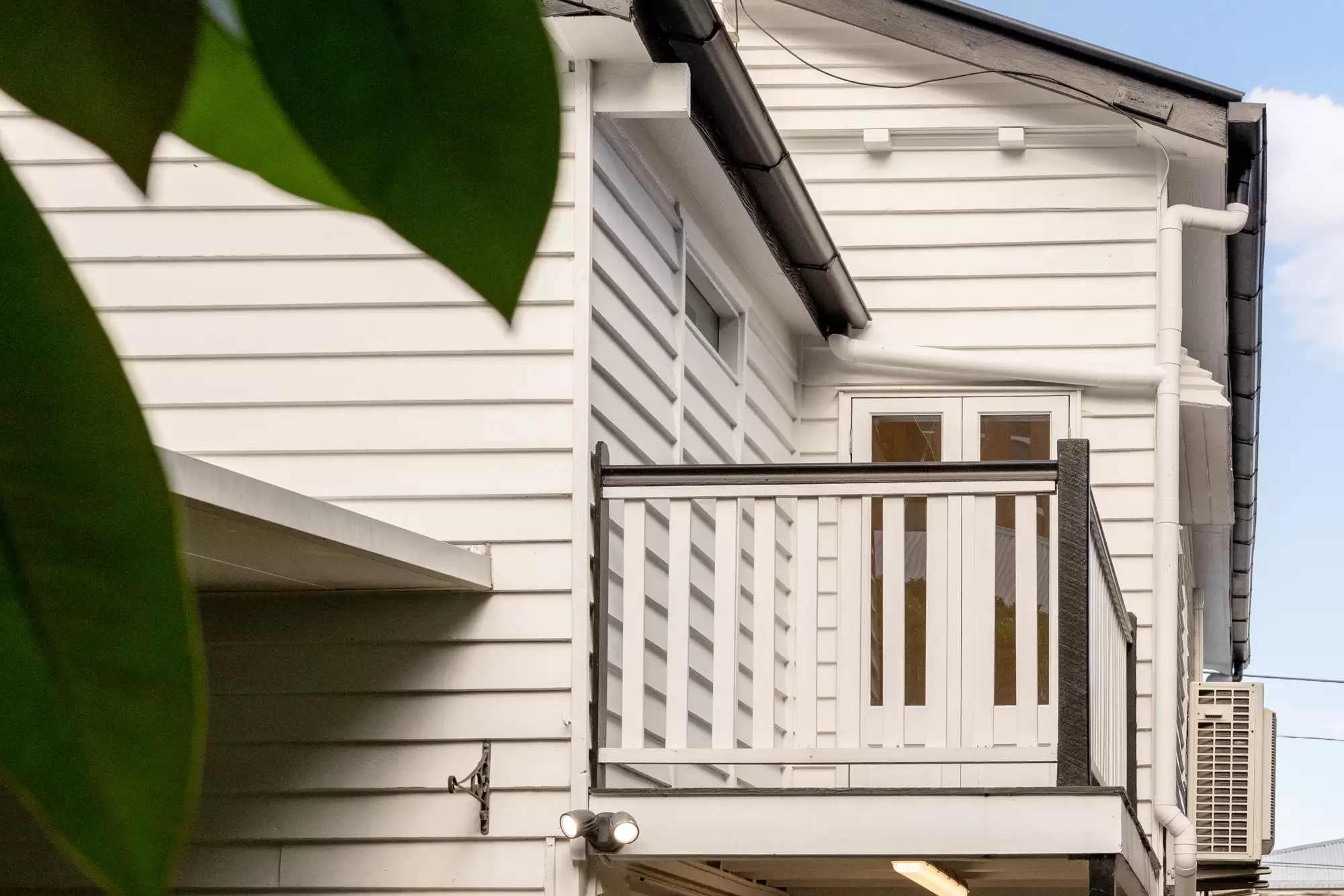 21 Flower Street, Woolloongabba Sold by Aurora Property - image 3