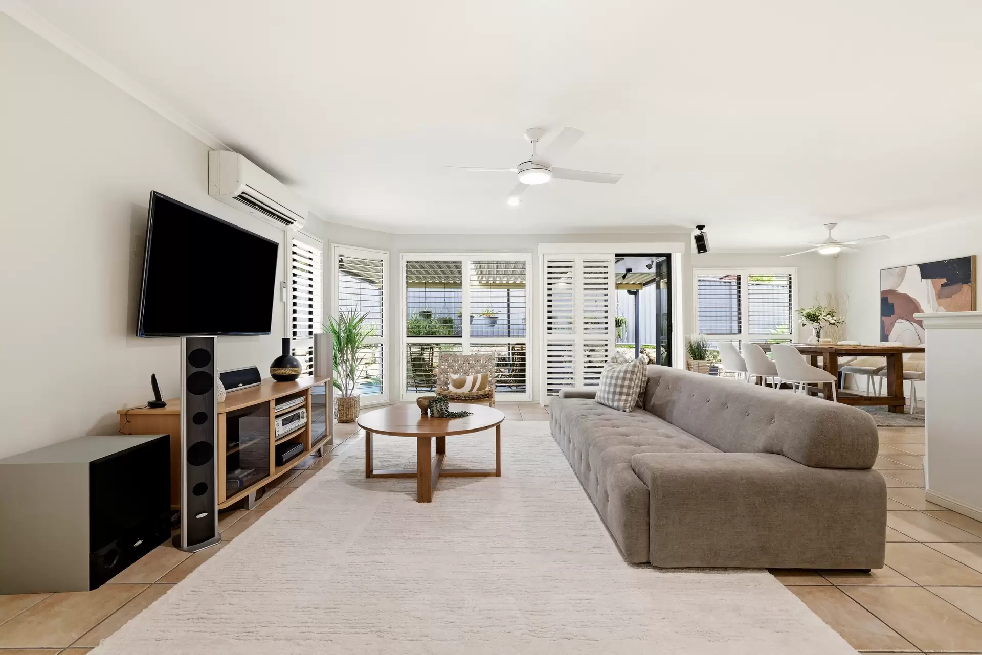 70 Coventry Circuit, Carindale Sold by Aurora Property - image 1