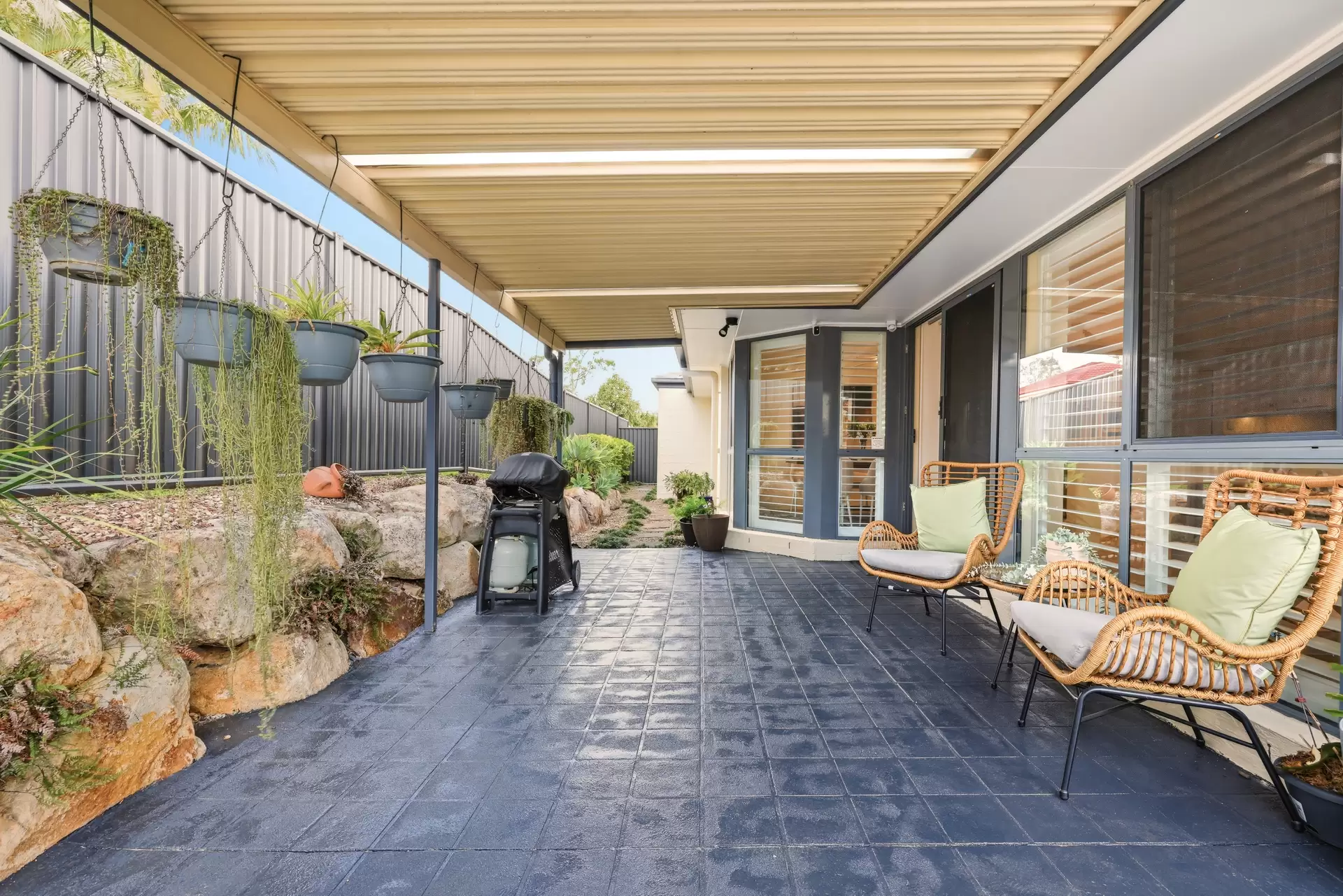 70 Coventry Circuit, Carindale Sold by Aurora Property - image 1