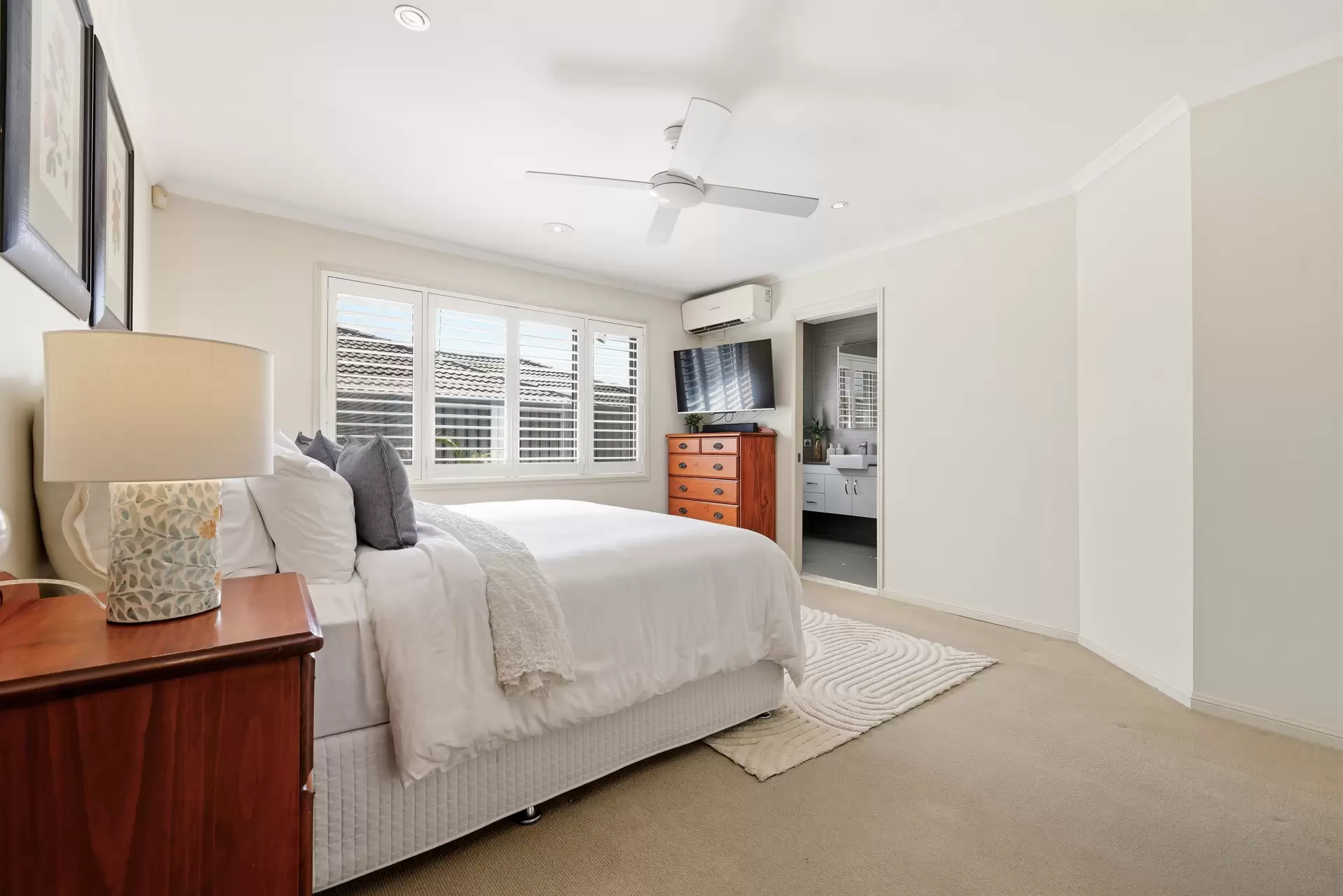 70 Coventry Circuit, Carindale Sold by Aurora Property - image 1