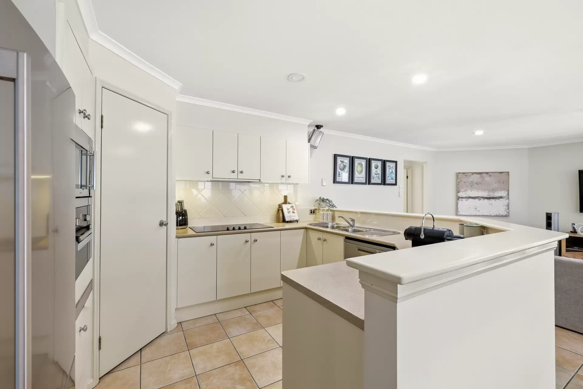 70 Coventry Circuit, Carindale Sold by Aurora Property - image 1