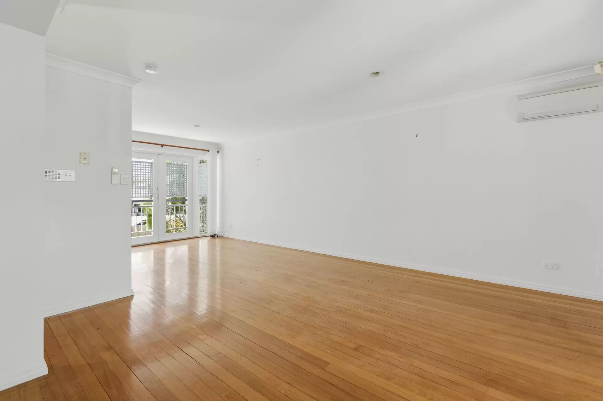 5/7 Miles Street, Hawthorne Leased by Aurora Property - image 1