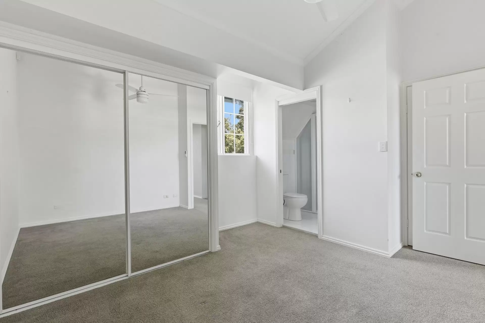 5/7 Miles Street, Hawthorne Leased by Aurora Property - image 1