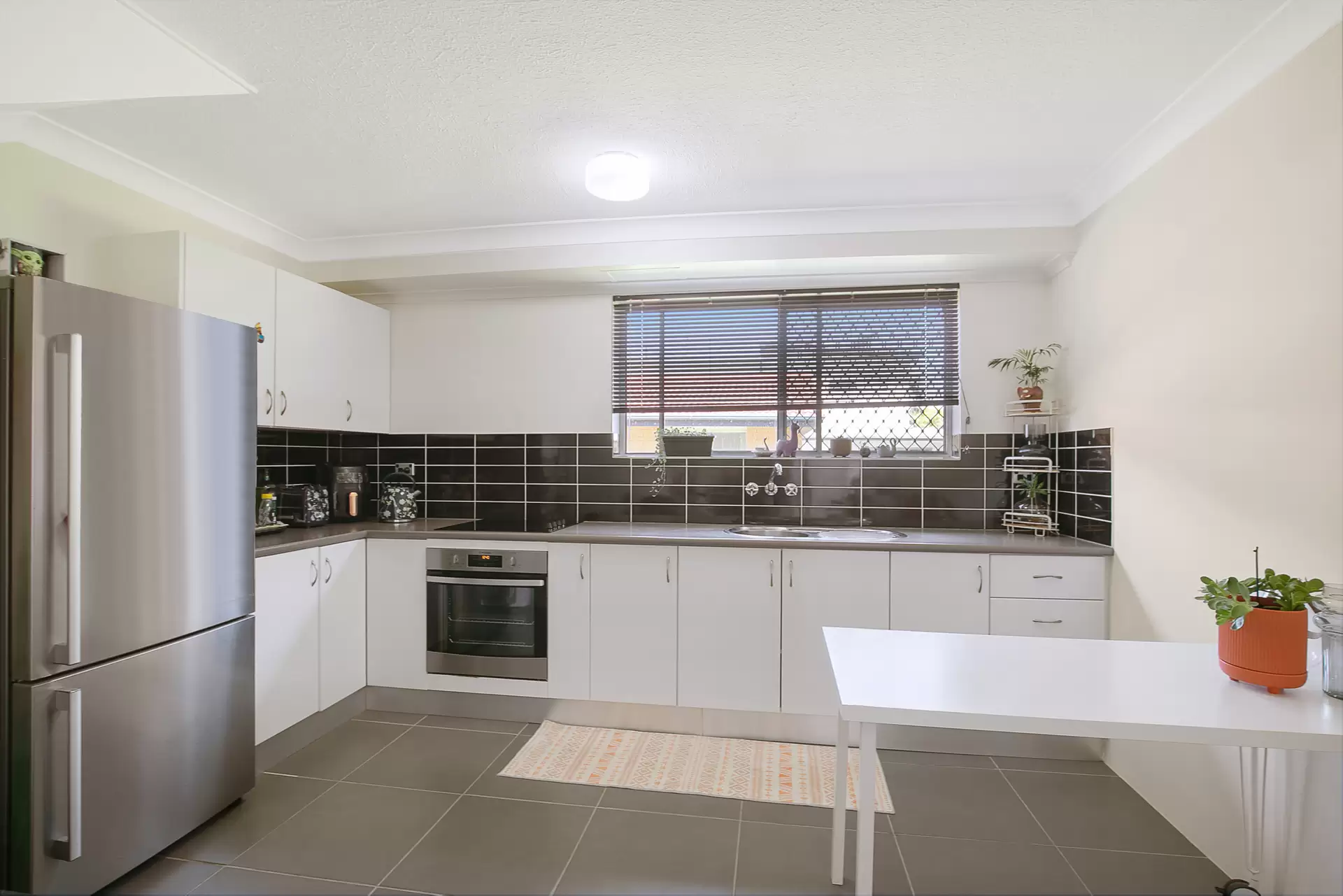 2/51 Leicester Street, Coorparoo Sold by Aurora Property - image 1