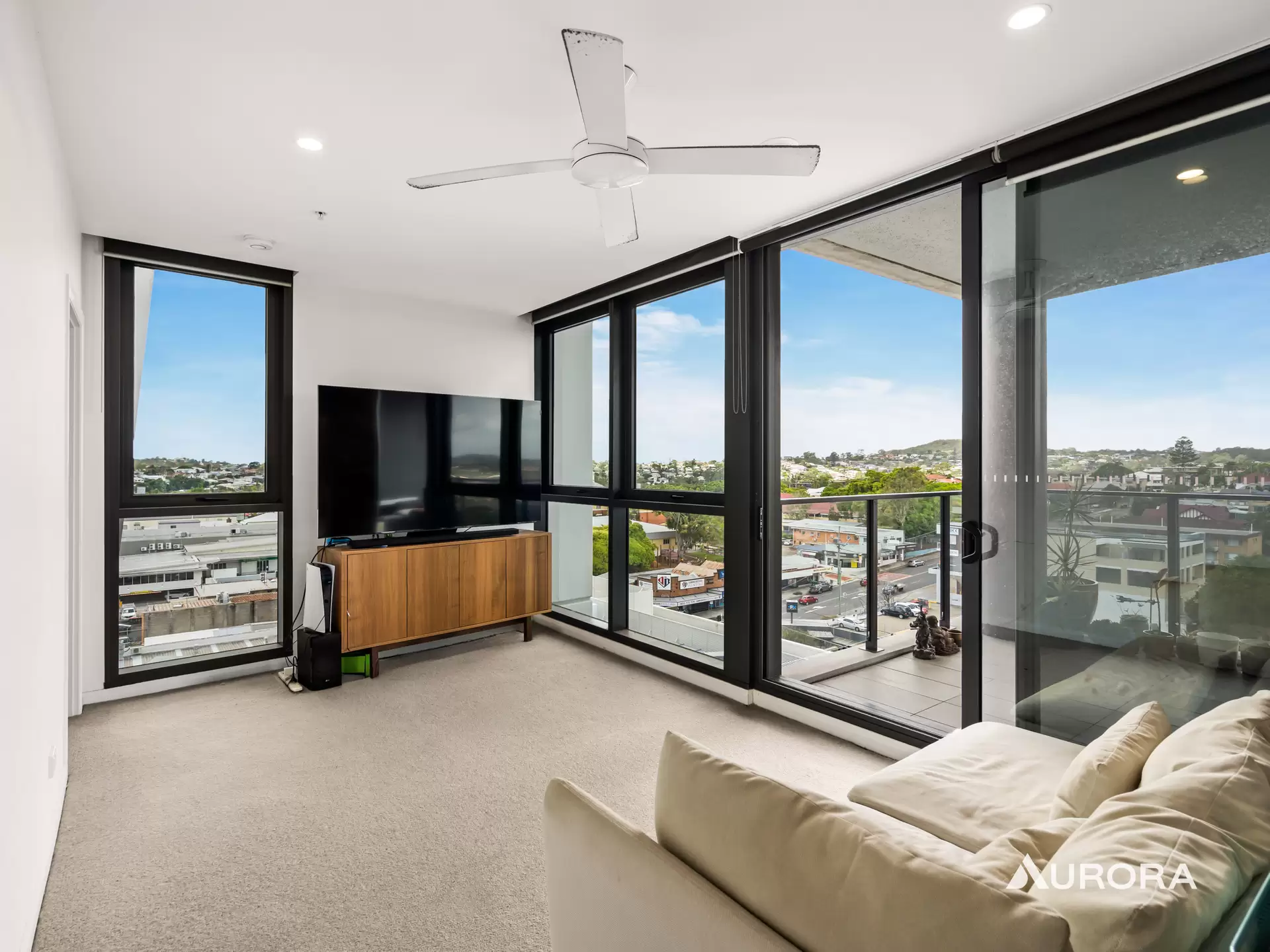 21006/300 Old Cleveland Road, Coorparoo Sold by Aurora Property - image 1