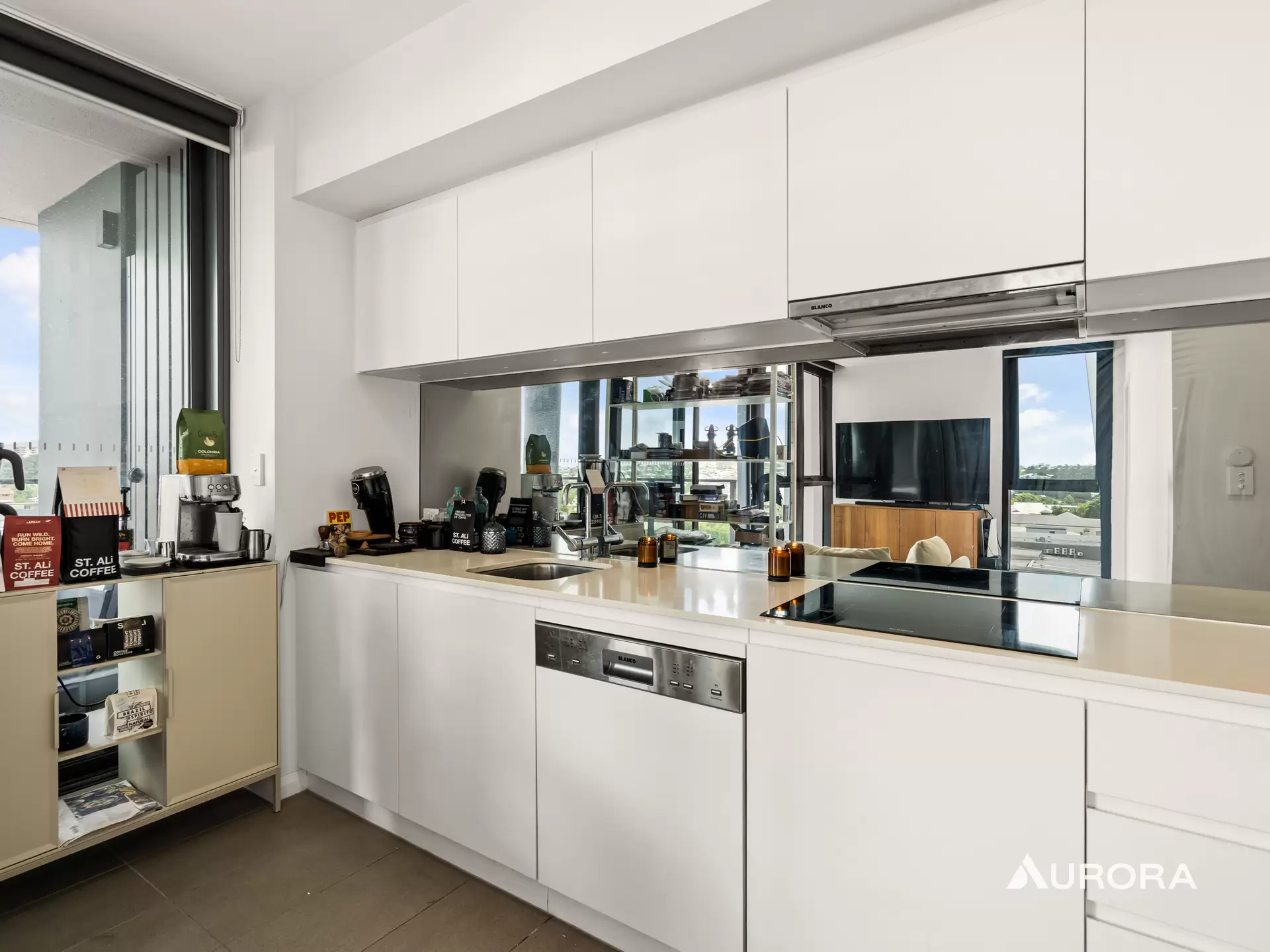 21006/300 Old Cleveland Road, Coorparoo Sold by Aurora Property - image 1