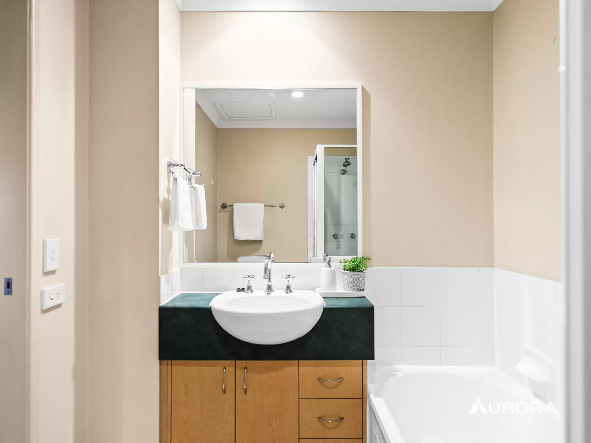 9/51 Othello Street, Sunnybank Hills Sold by Aurora Property - image 1