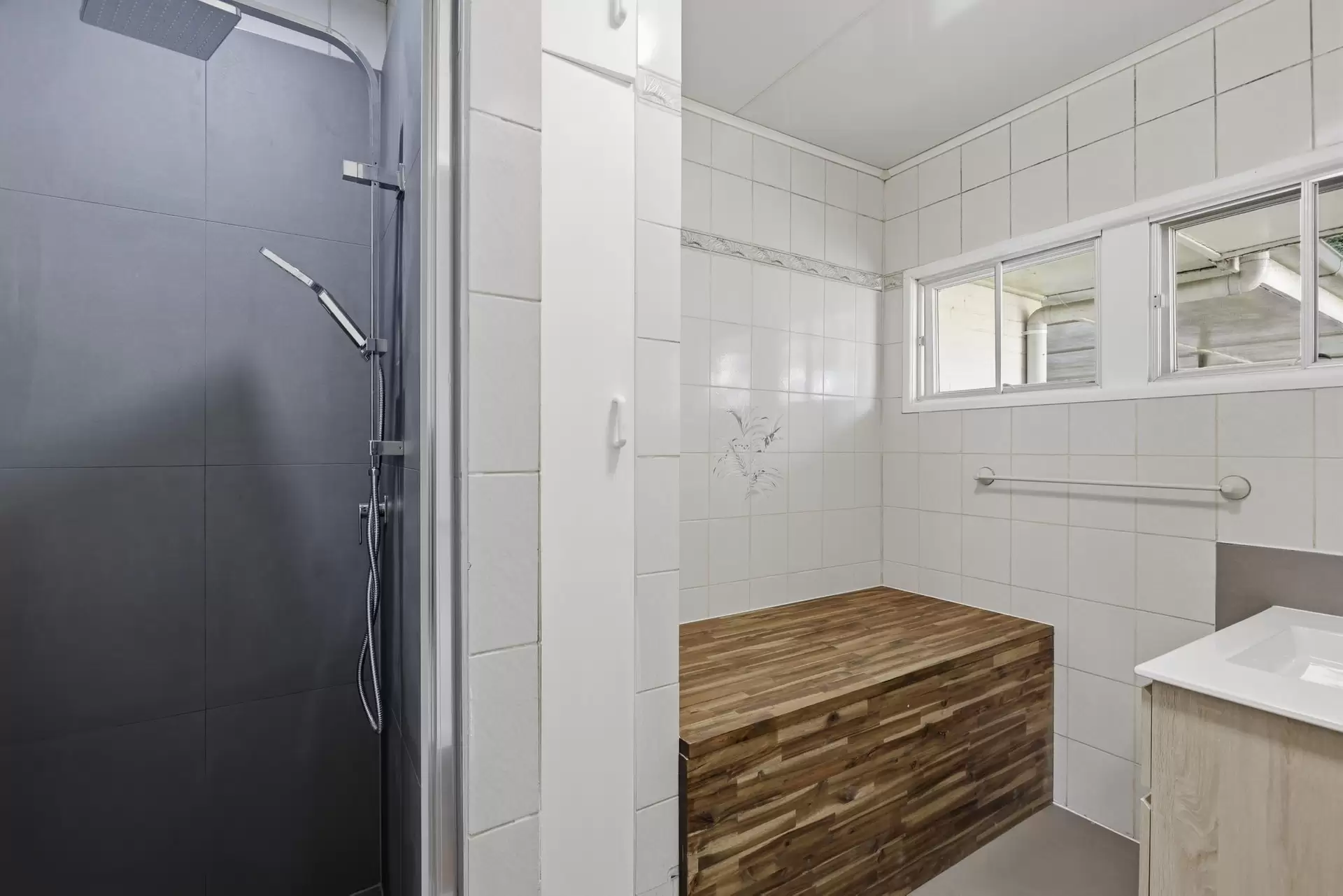 69 Dunrod St, Holland Park West Leased by Aurora Property - image 1
