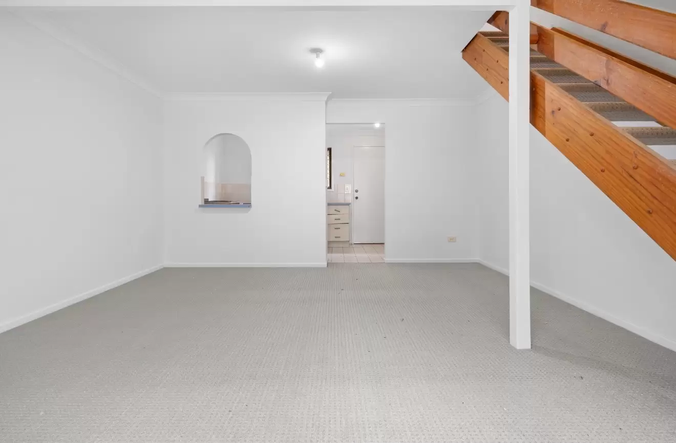13/15 Smith Road, Woodridge Leased by Aurora Property - image 5