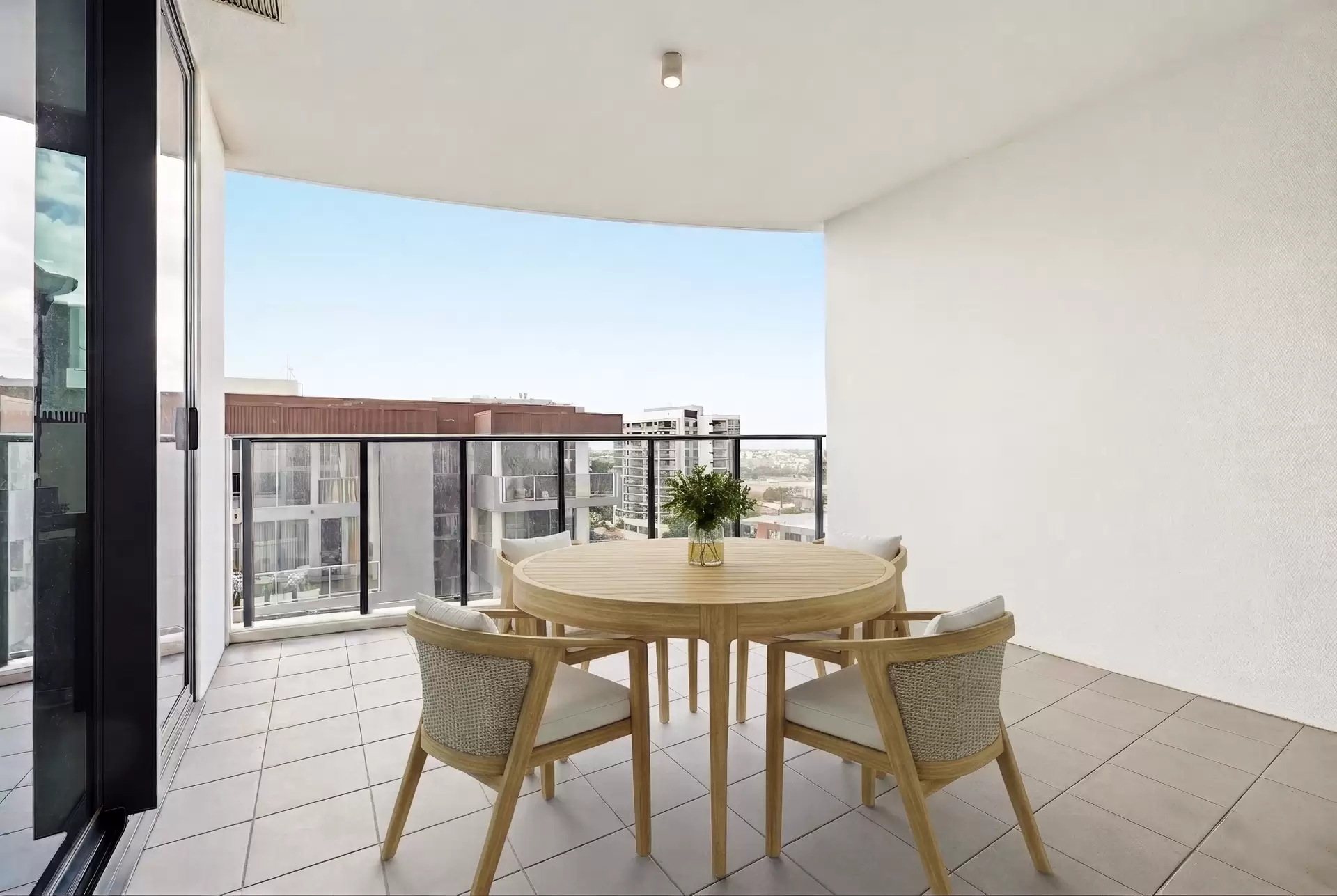 10806/7 Wharf Street, Hamilton Sold by Aurora Property - image 1