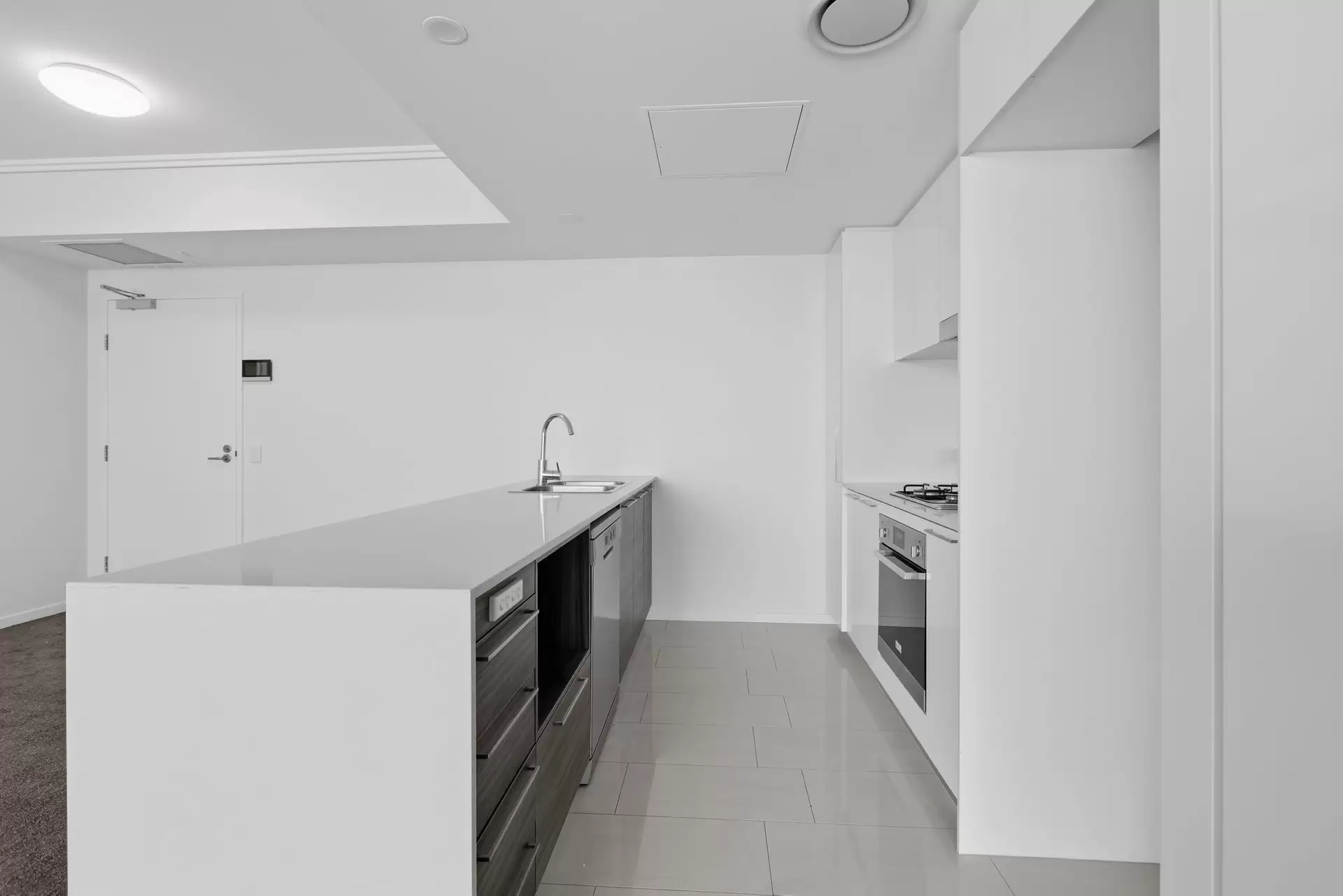 11611/8 Harbour Road, Hamilton Leased by Aurora Property - image 1