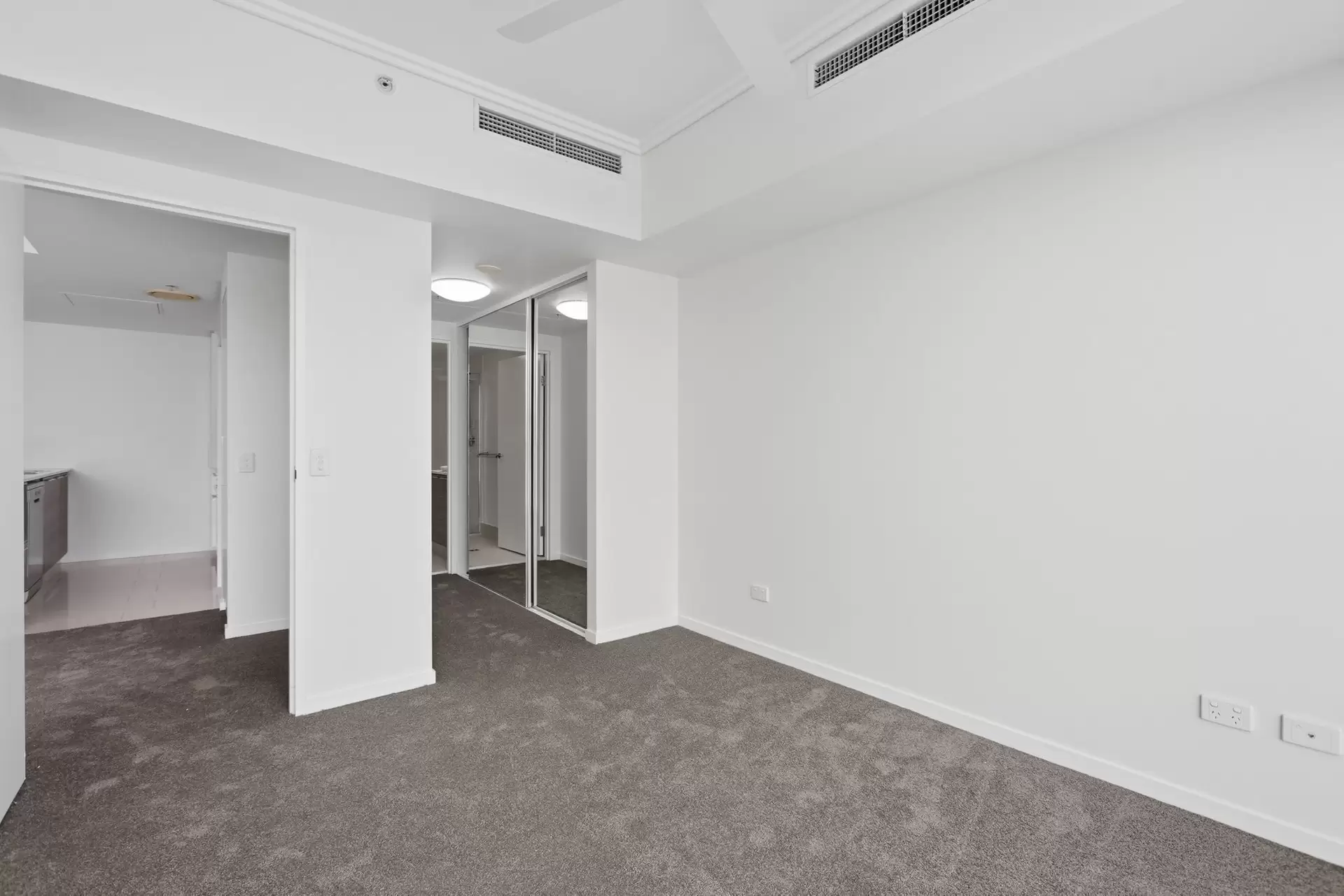 11611/8 Harbour Road, Hamilton Leased by Aurora Property - image 1