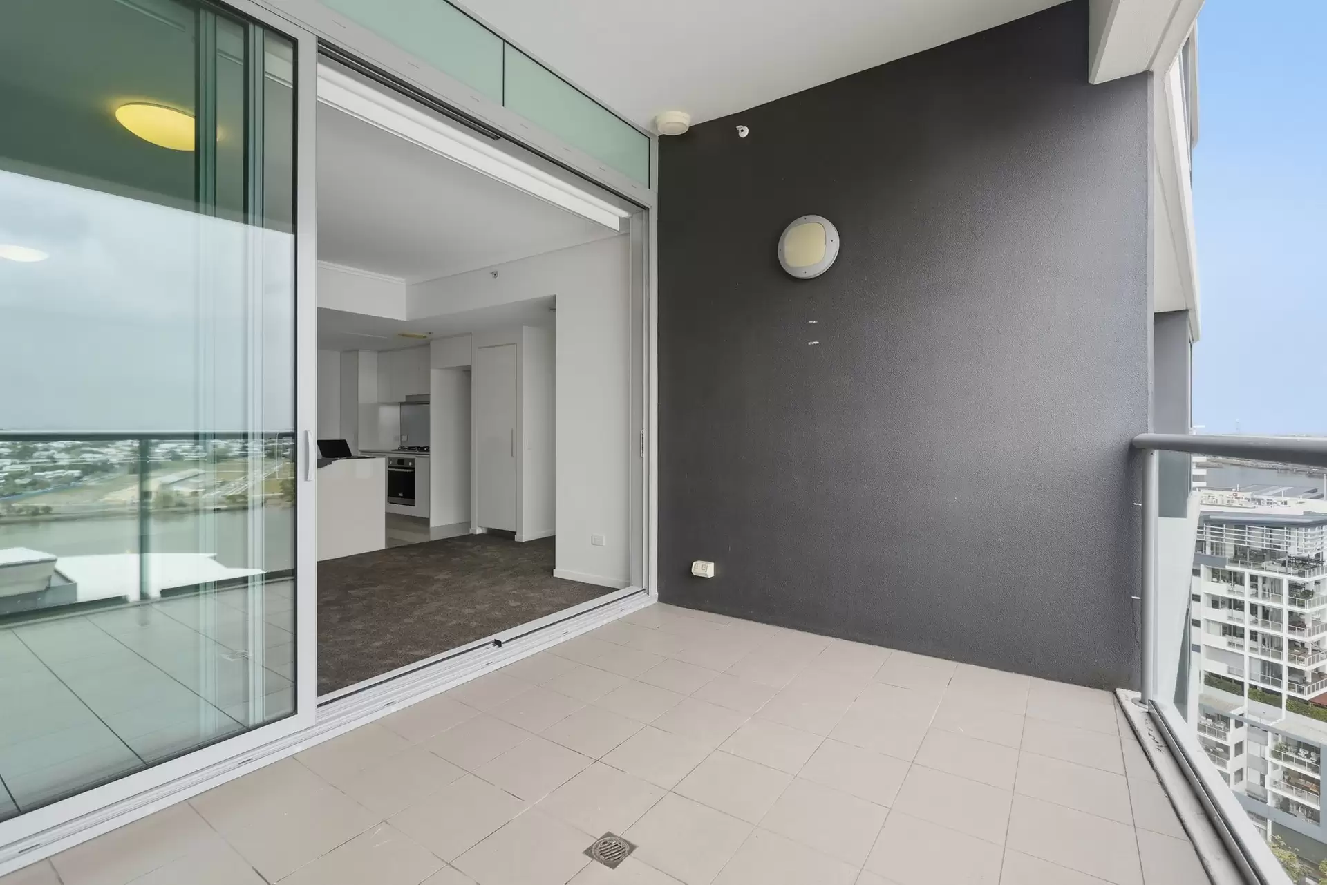 11611/8 Harbour Road, Hamilton Leased by Aurora Property - image 1
