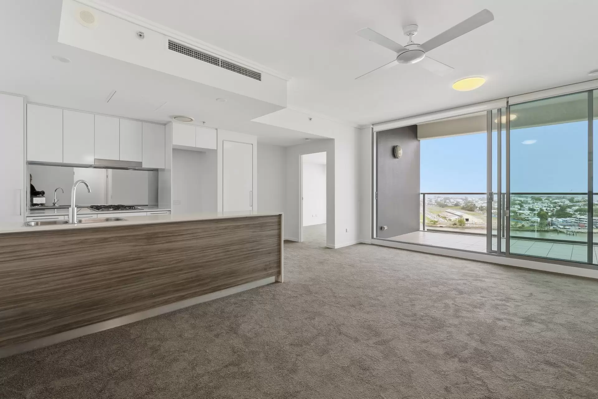 11611/8 Harbour Road, Hamilton Leased by Aurora Property - image 1