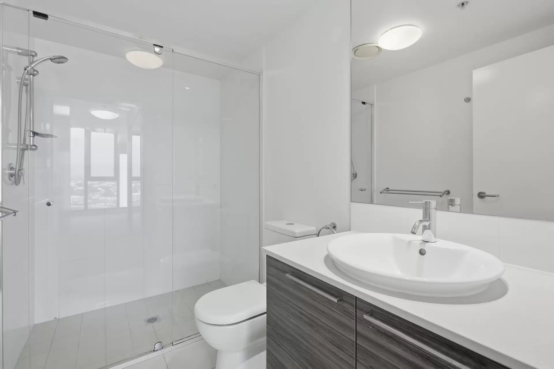 11611/8 Harbour Road, Hamilton Leased by Aurora Property - image 1