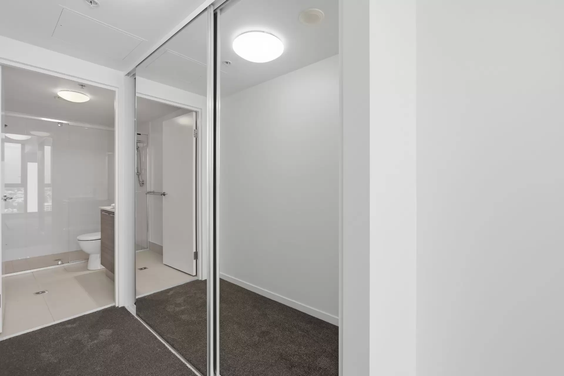 11611/8 Harbour Road, Hamilton Leased by Aurora Property - image 1