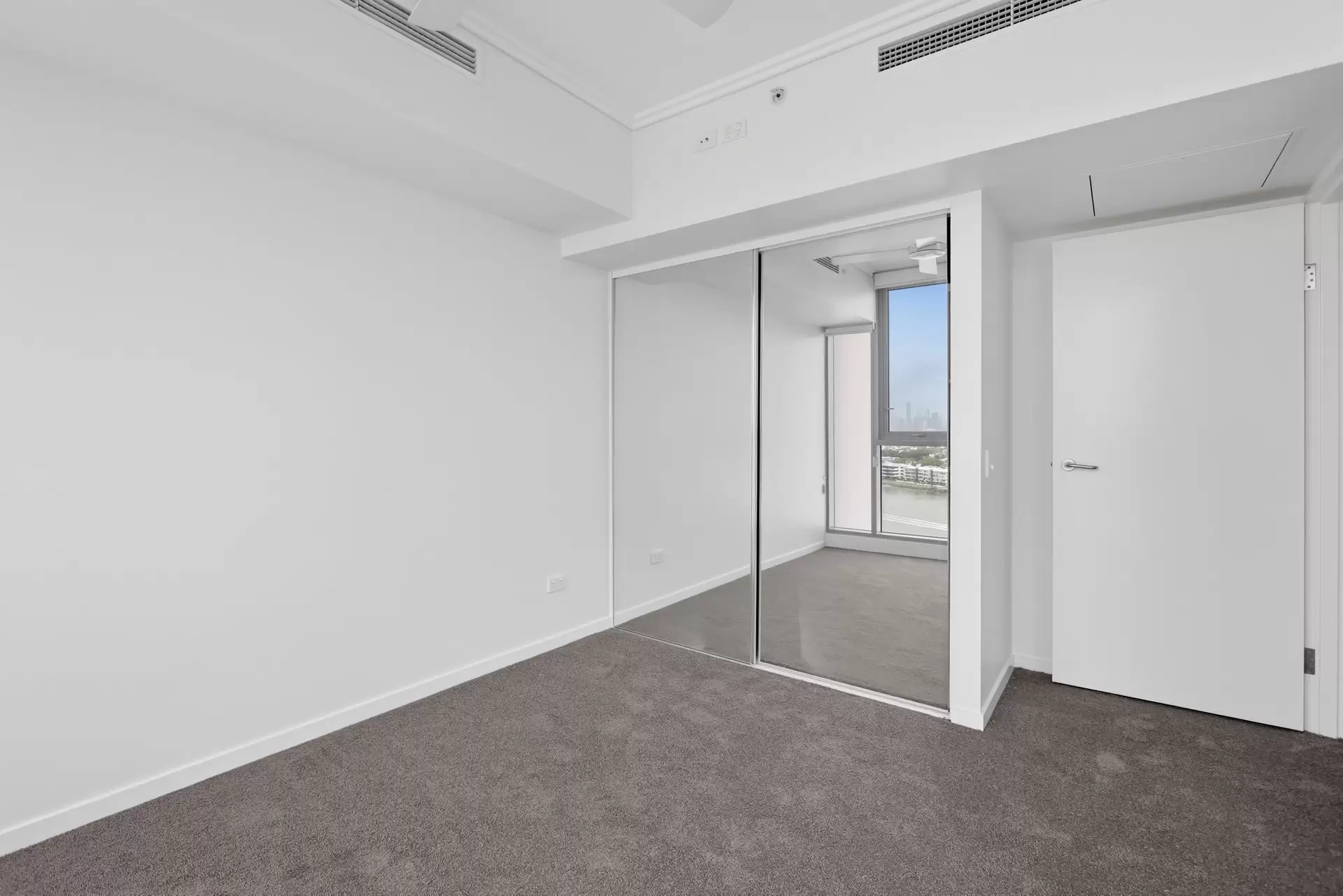 11611/8 Harbour Road, Hamilton Leased by Aurora Property - image 1