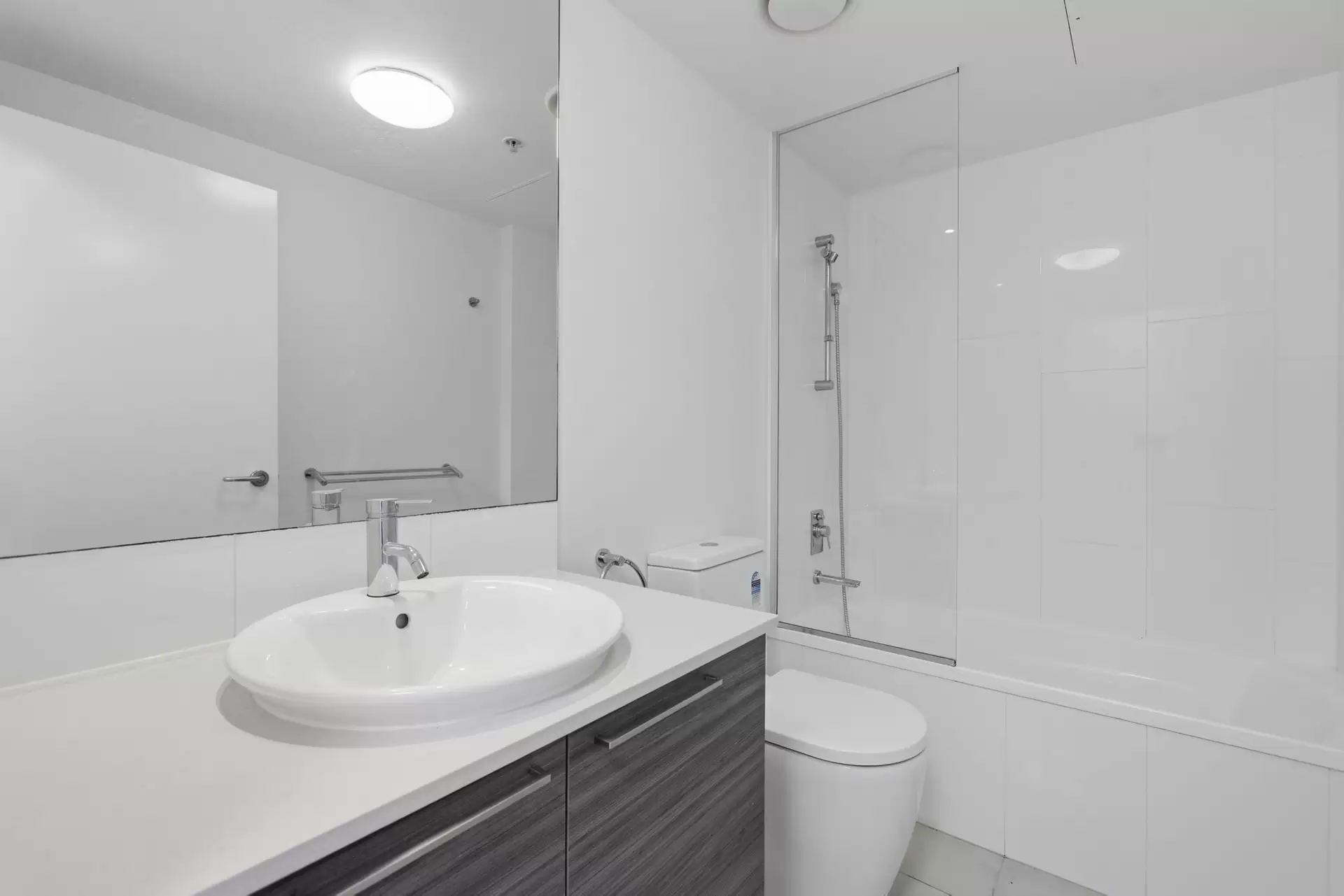 11611/8 Harbour Road, Hamilton Leased by Aurora Property - image 1