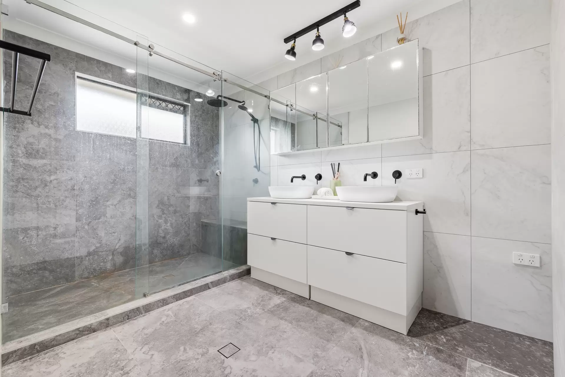 63 Kenilworth Place, Carindale Sold by Aurora Property - image 1