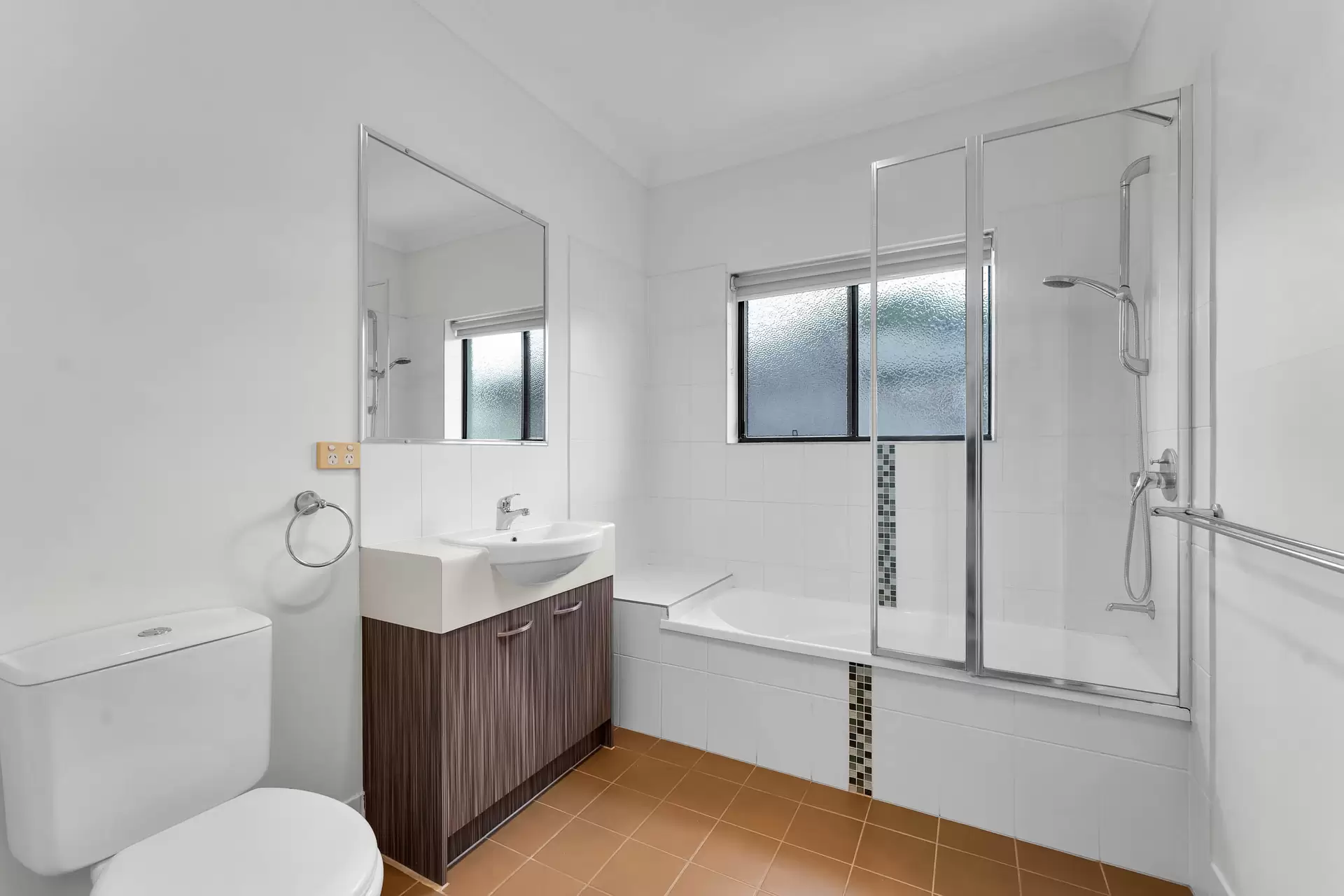6/296 Cornwall Street, Stones Corner Leased by Aurora Property - image 1