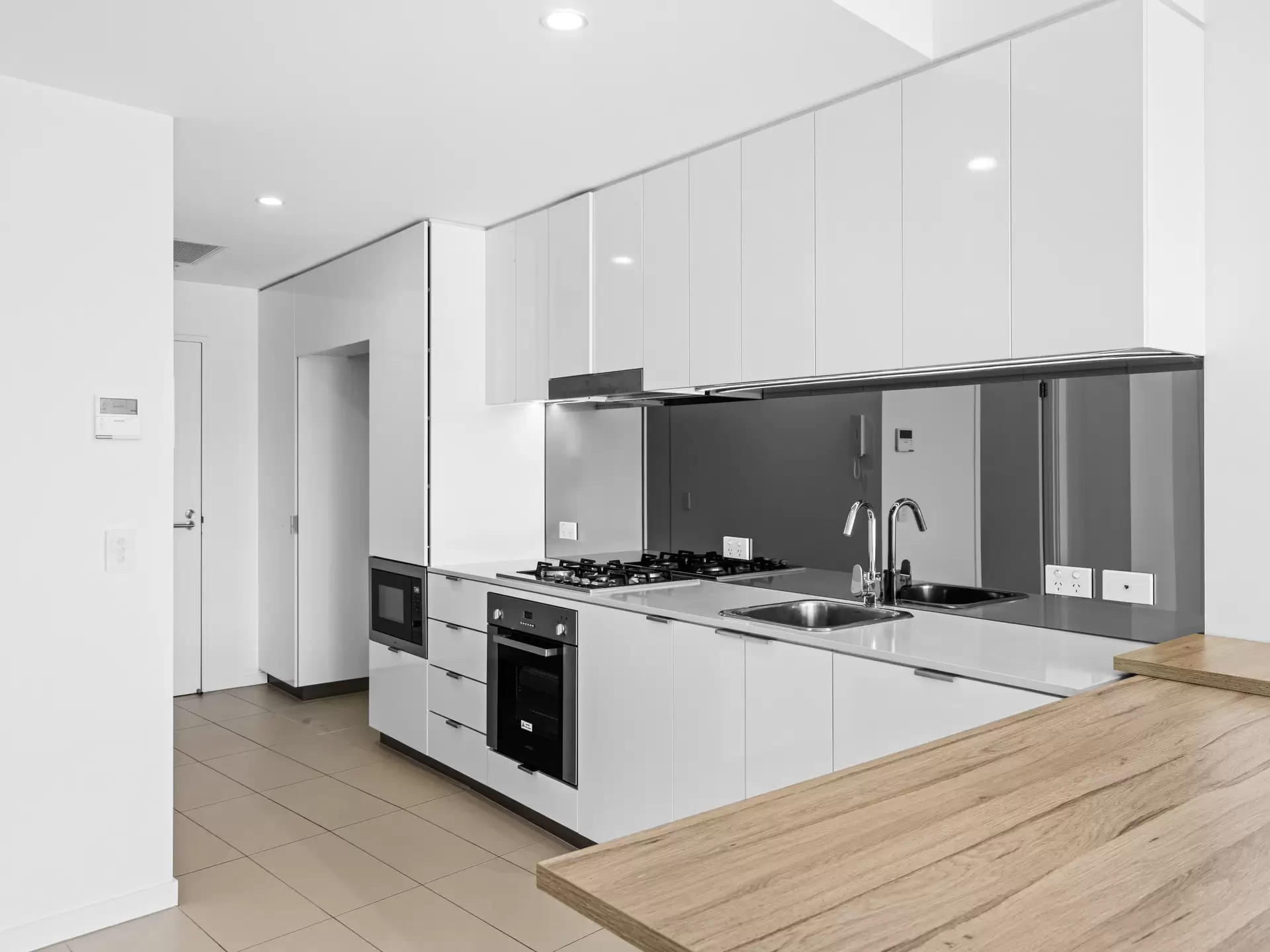 10703/88 Doggett Street, Newstead Sold by Aurora Property - image 1