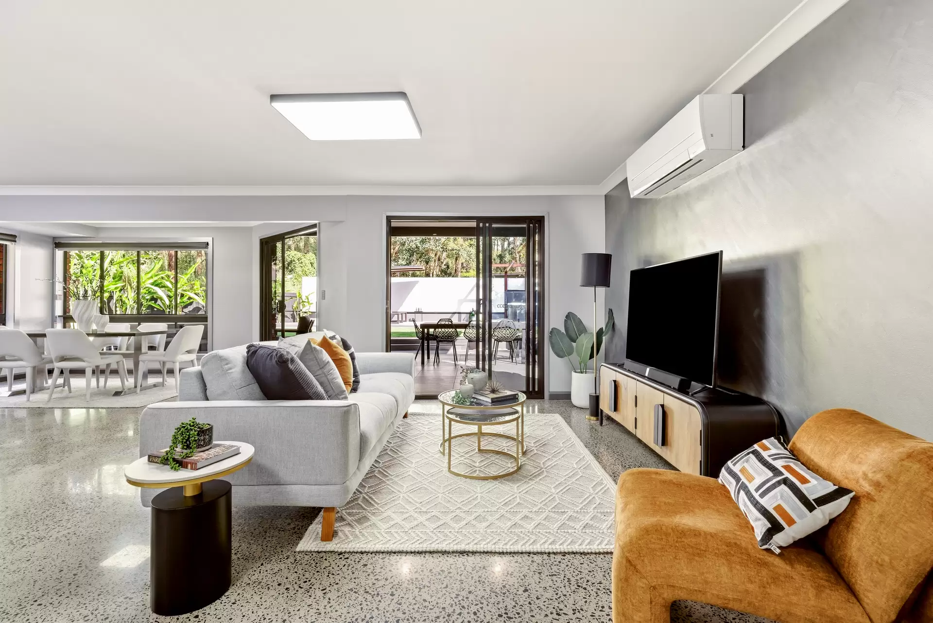 71 Wisteria Crescent, Mount Gravatt East Sold by Aurora Property - image 1