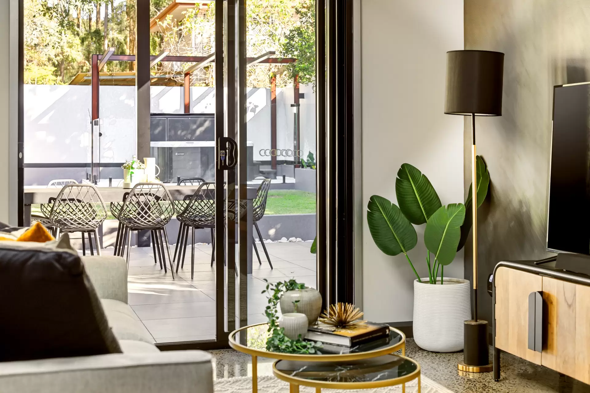 71 Wisteria Crescent, Mount Gravatt East Sold by Aurora Property - image 1