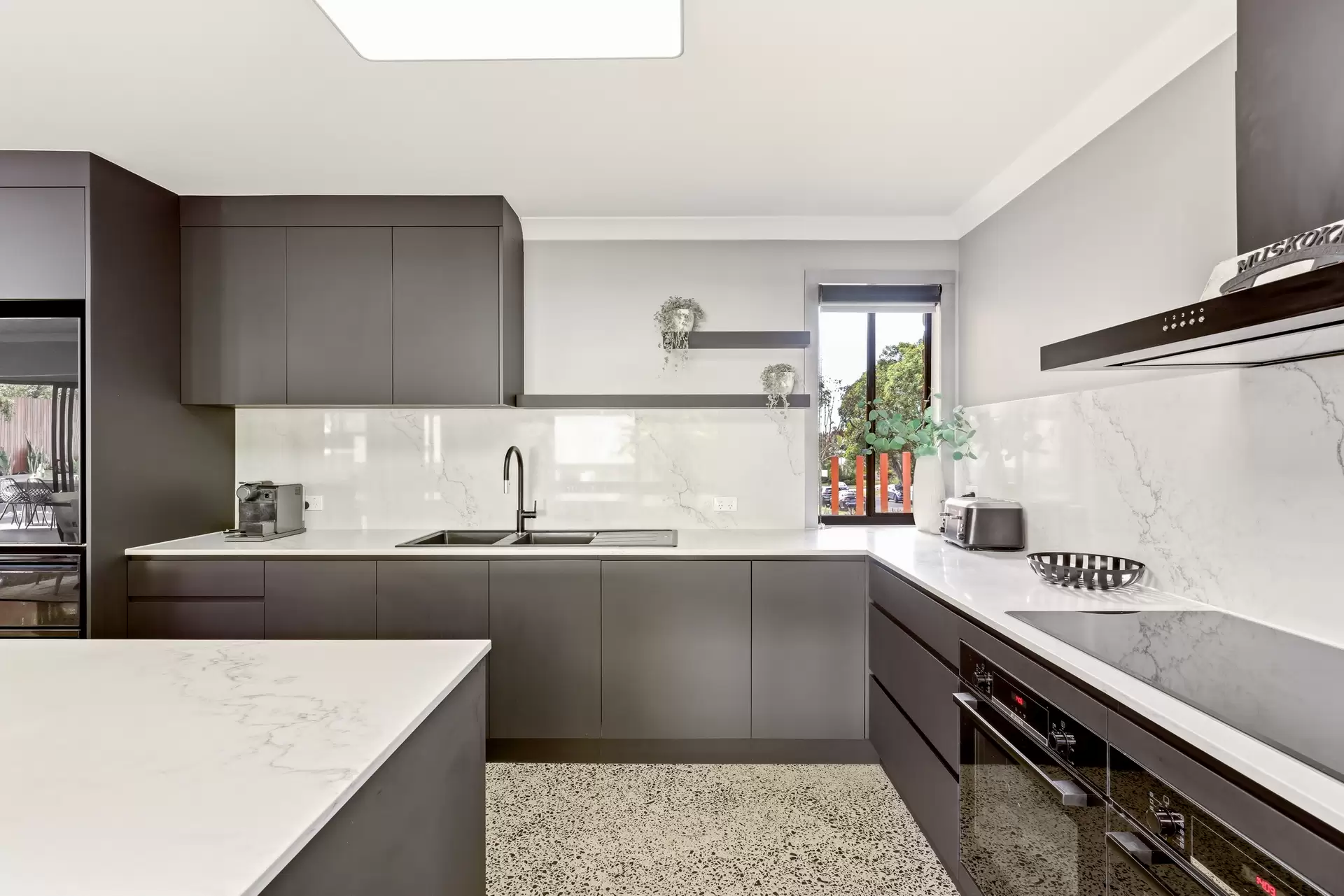 71 Wisteria Crescent, Mount Gravatt East Sold by Aurora Property - image 1
