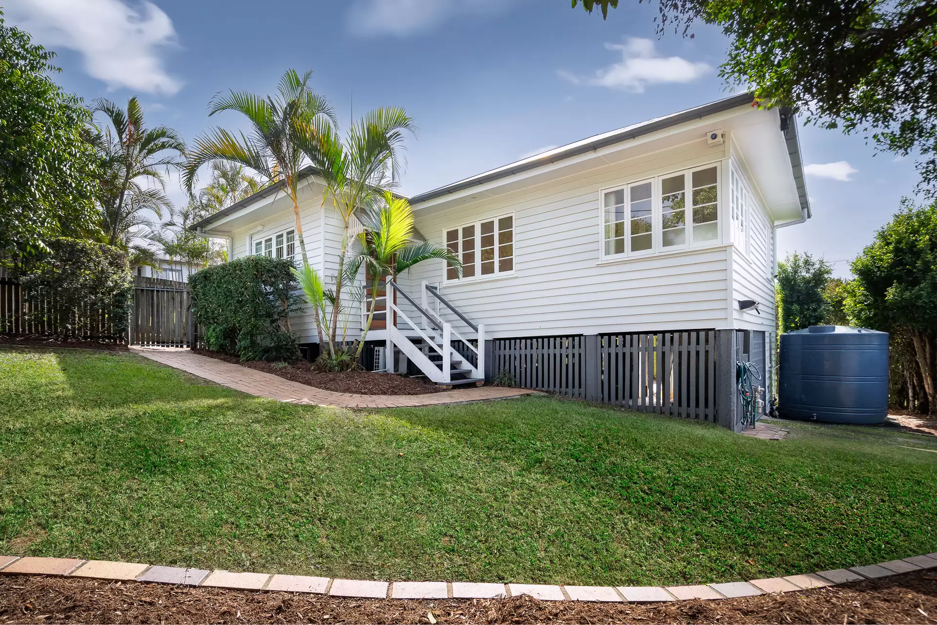 50 Marvin Street, Holland Park West Sold by Aurora Property - image 1