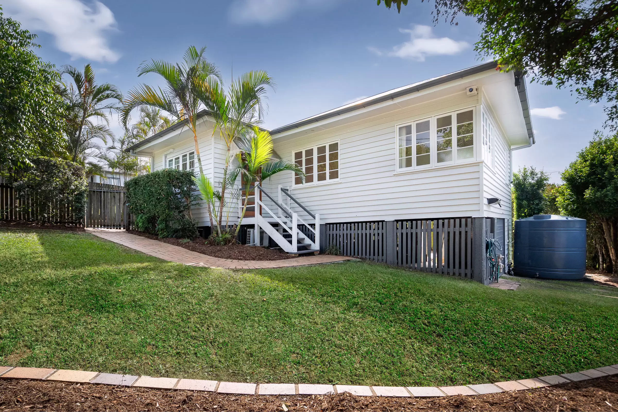 50 Marvin Street, Holland Park West Sold by Aurora Property - image 1