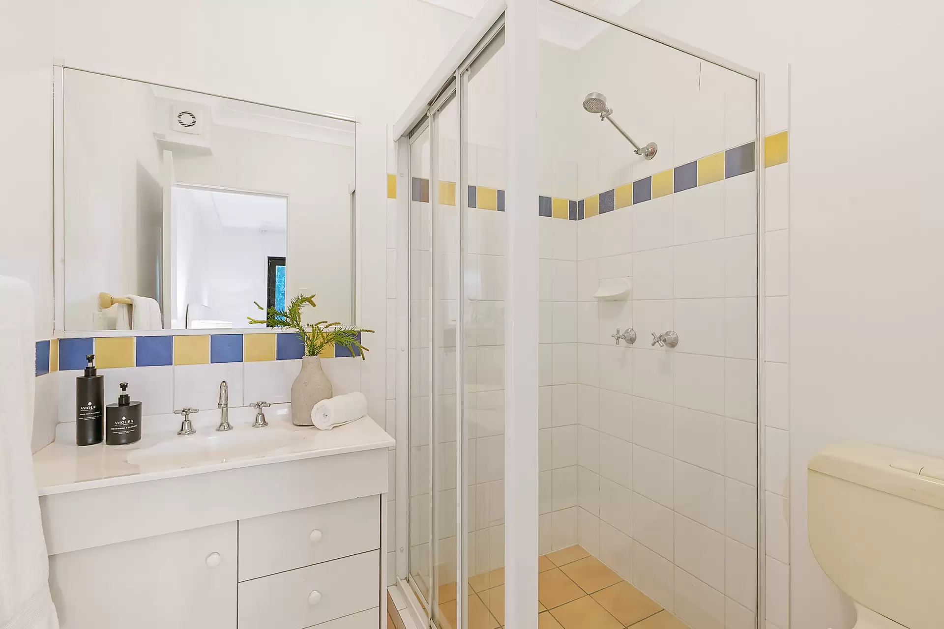 6/16 Jellicoe Street, Coorparoo Sold by Aurora Property - image 1