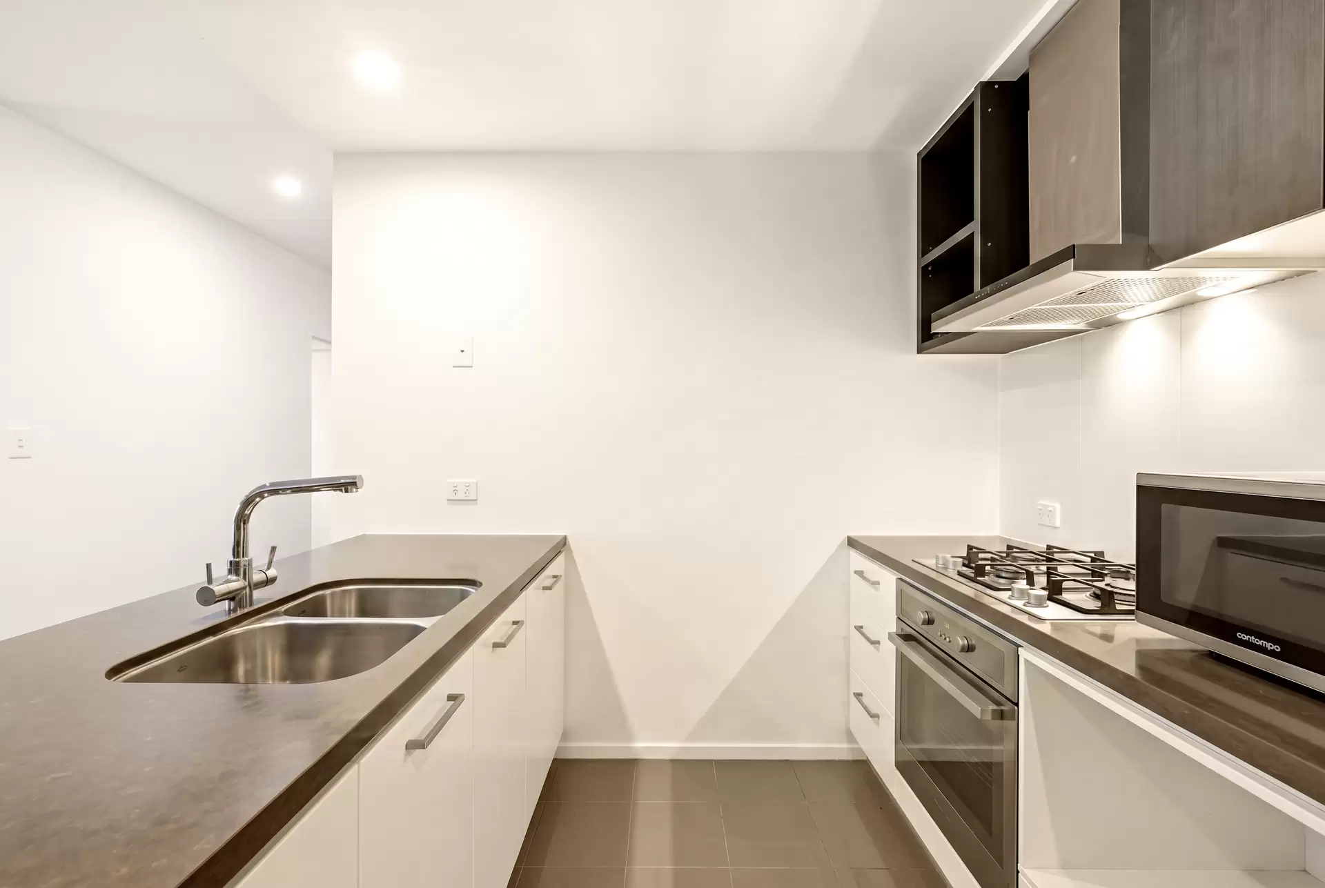 4106/37C Harbour Road, Hamilton Sold by Aurora Property - image 1