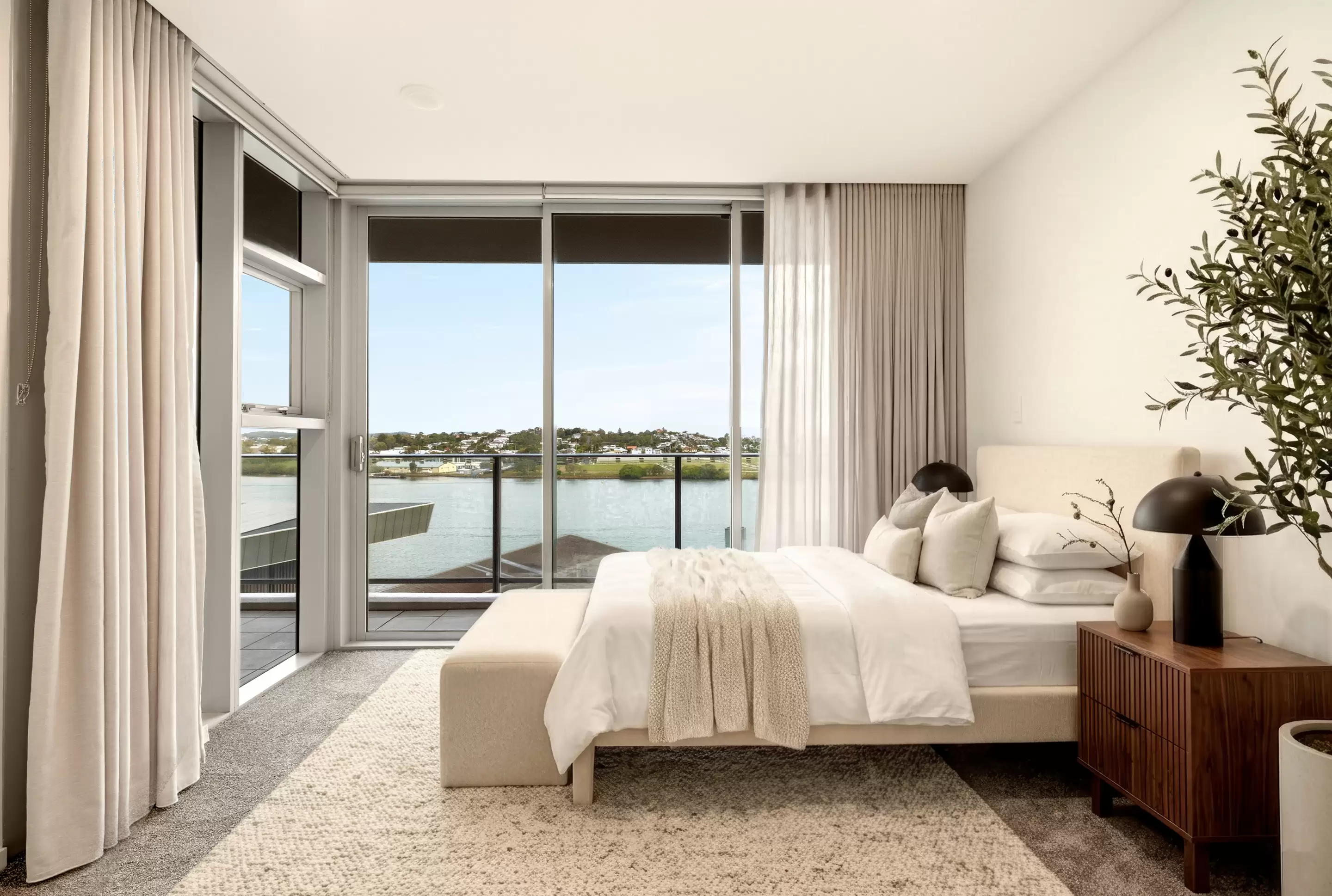 4106/37C Harbour Road, Hamilton Sold by Aurora Property - image 1