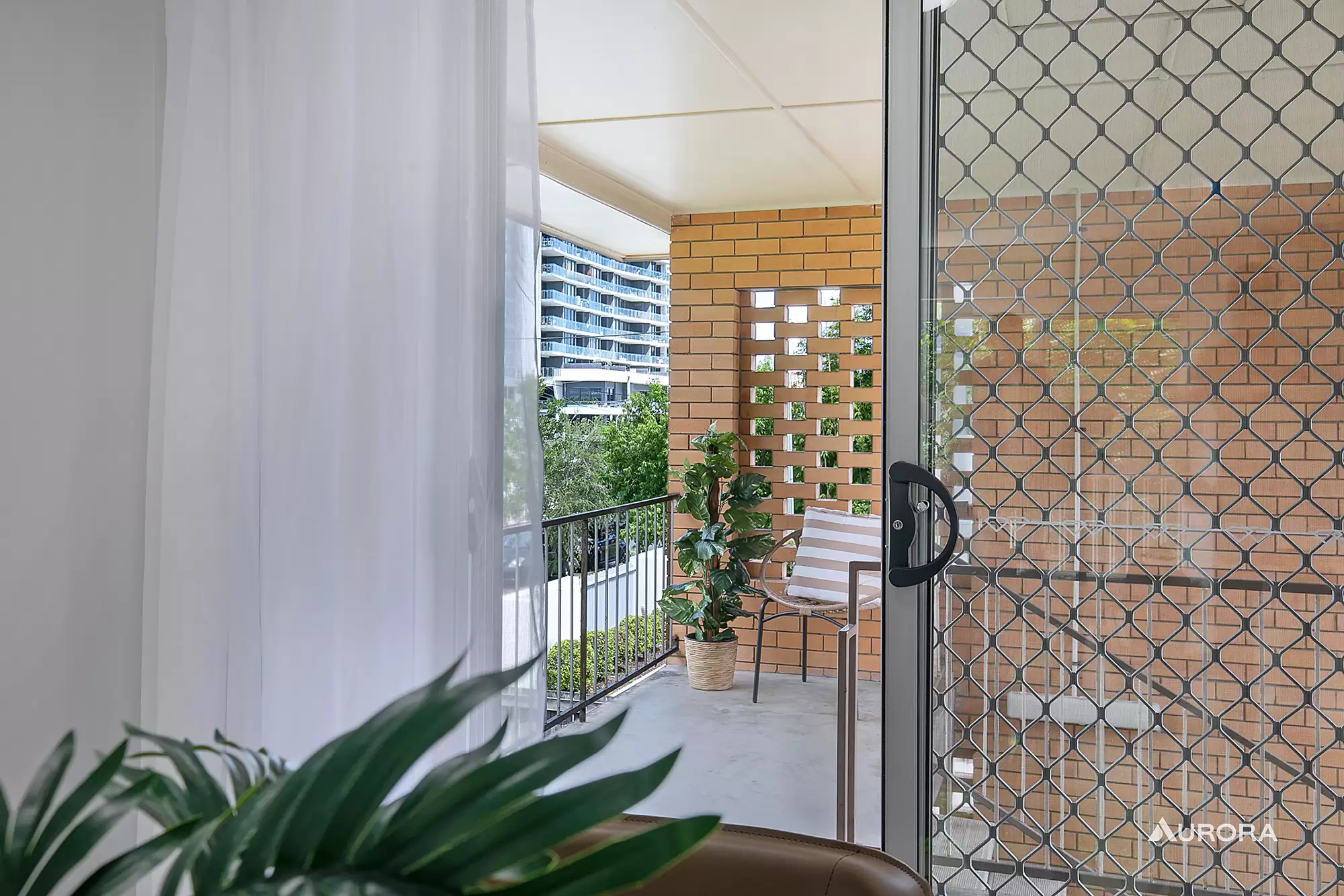 4/16 Kitchener Street, Coorparoo Sold by Aurora Property - image 9