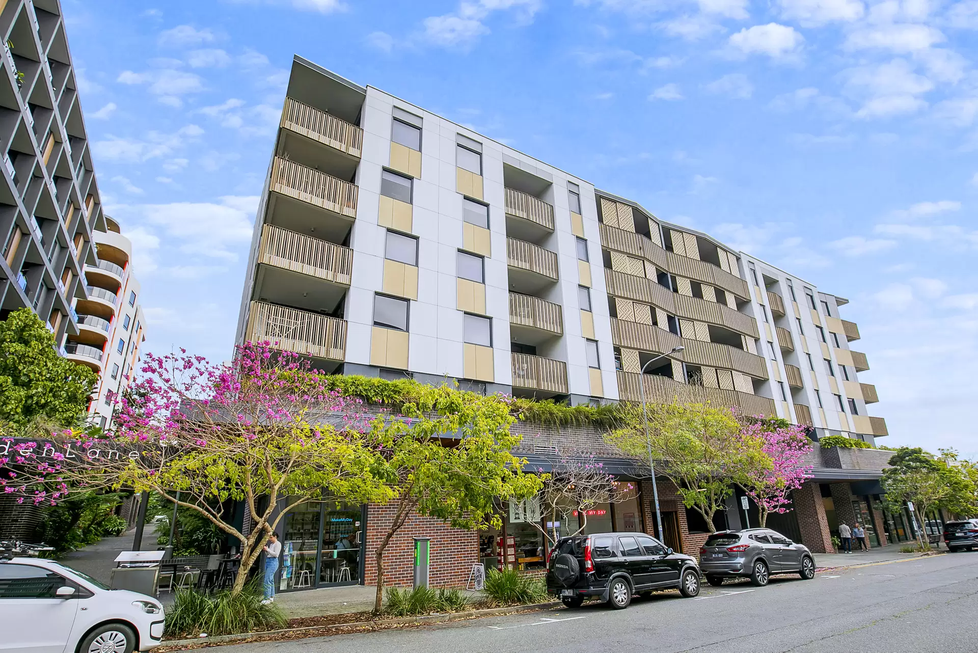 2201/3 Gibbon Street, Woolloongabba Sold by Aurora Property - image 1