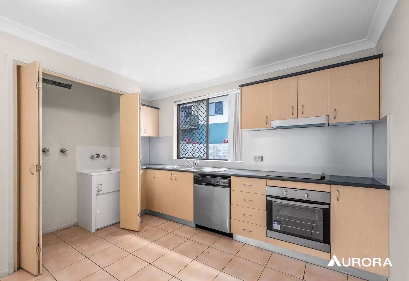 6/574 Kingsford Smith Drive, Hamilton Leased by Aurora Property - image 2