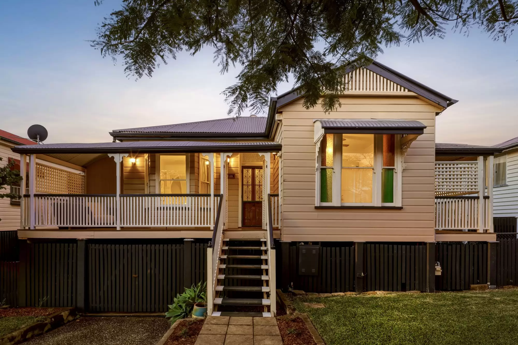 28 Shakespeare Street, Coorparoo Sold by Aurora Property - image 1
