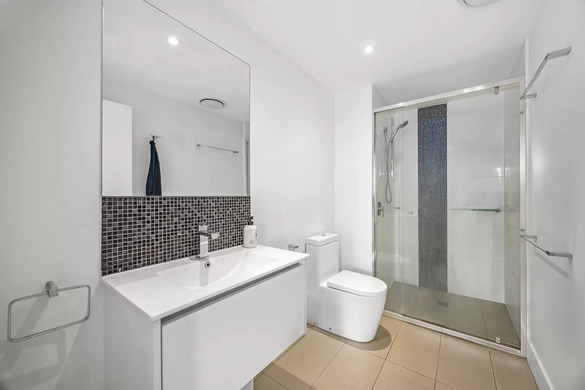 403/21 Nile Street, Woolloongabba Sold by Aurora Property - image 1