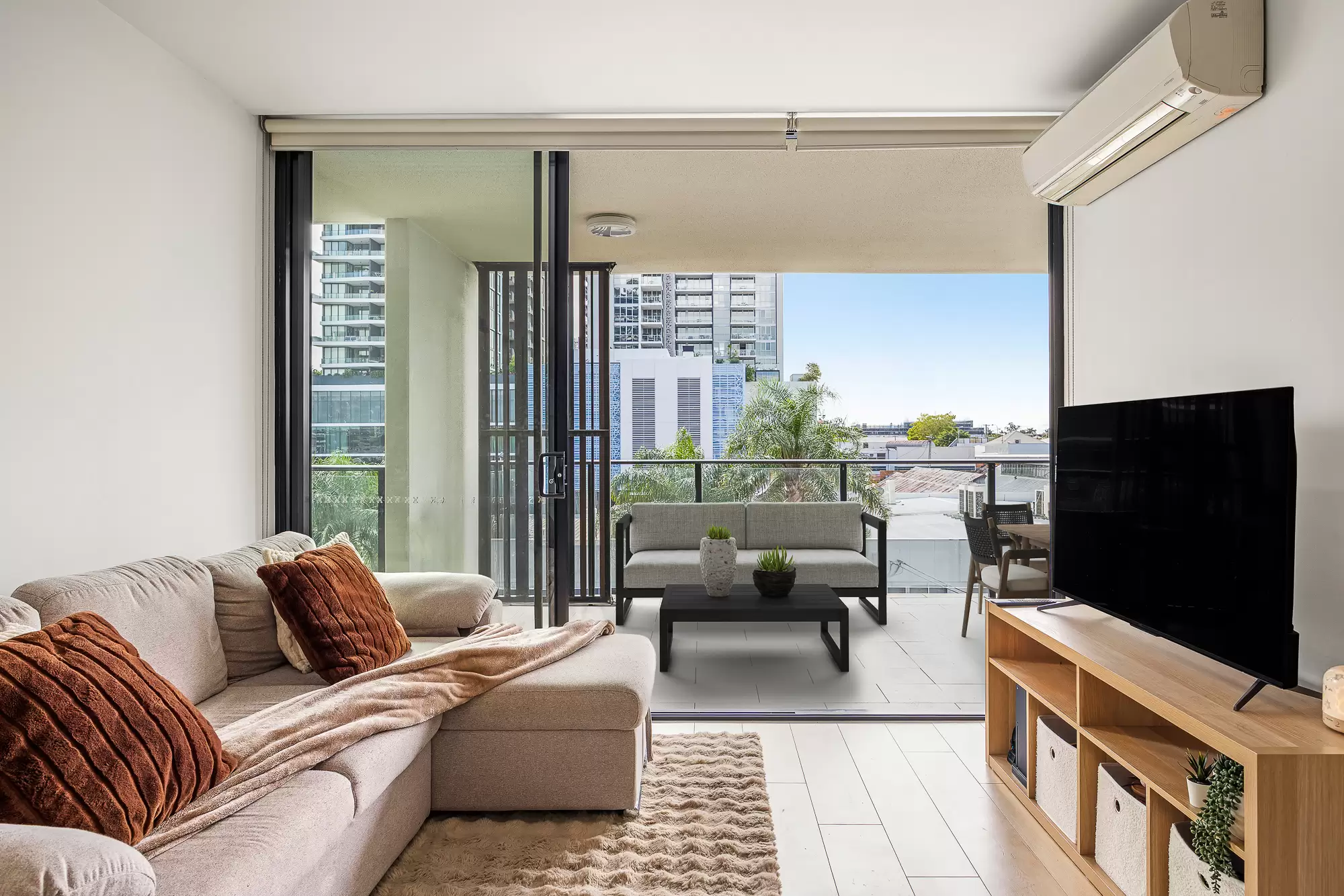403/21 Nile Street, Woolloongabba Sold by Aurora Property - image 2