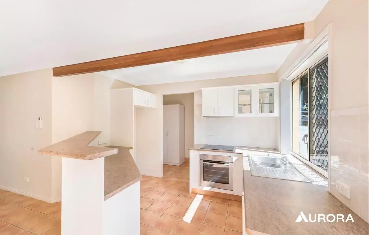 4/32 Iris Street, Holland Park West Leased by Aurora Property - image 3