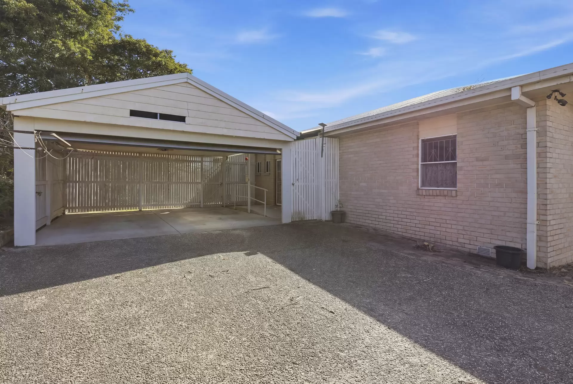 93 Lytton Road, Bulimba Leased by Aurora Property - image 1