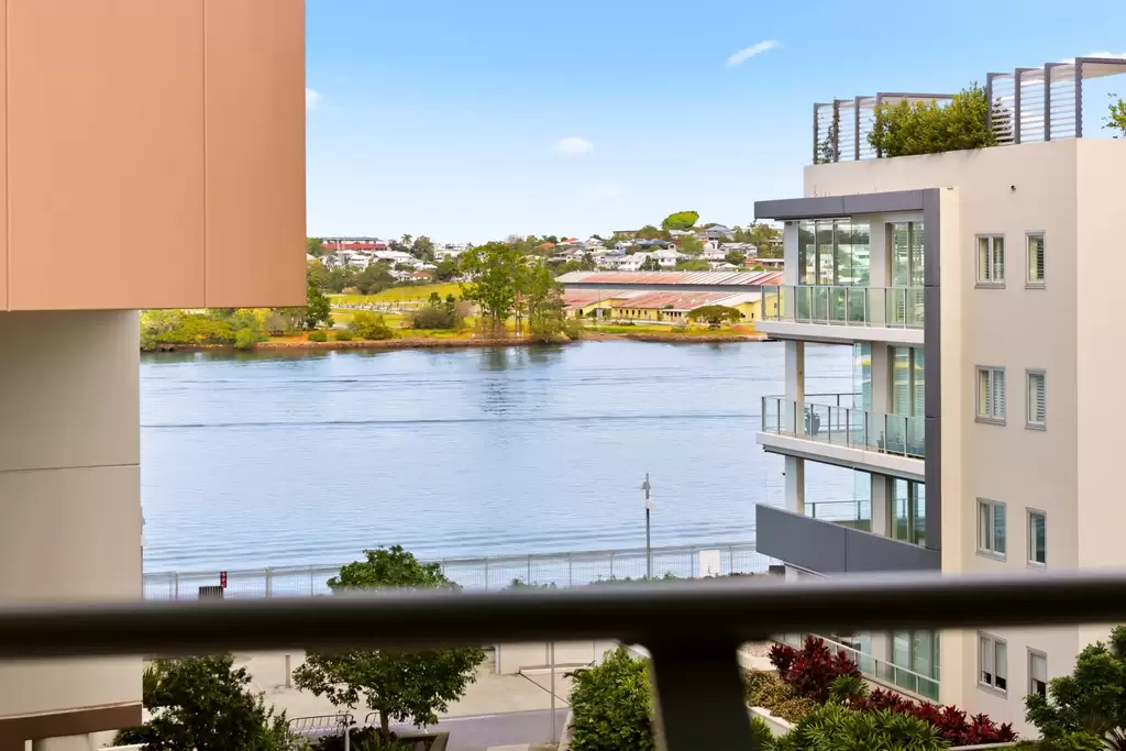 50403/37B Harbour Road, Hamilton Sold by Aurora Property