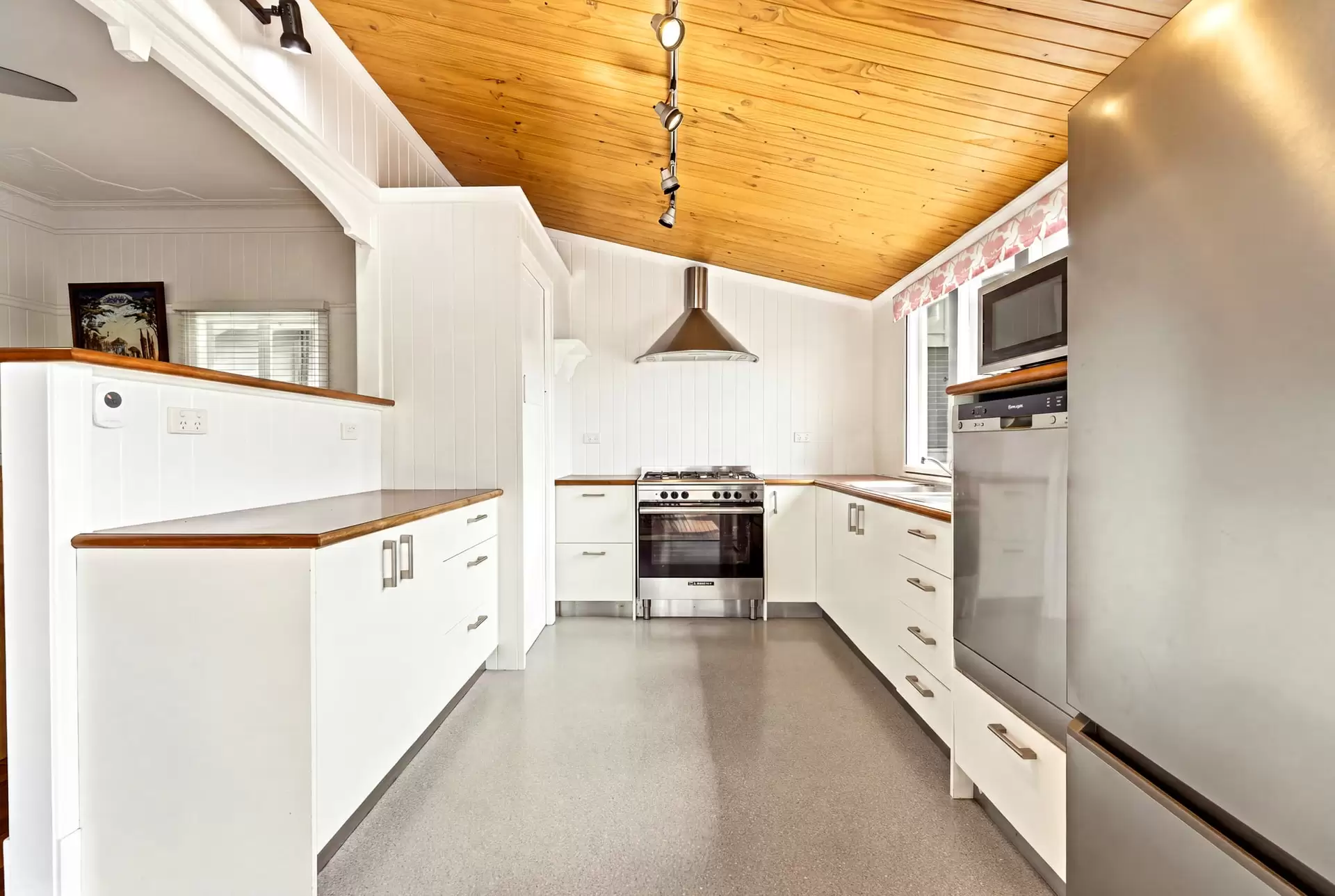 72 Brisbane Street, Bulimba For Sale by Aurora Property - image 1