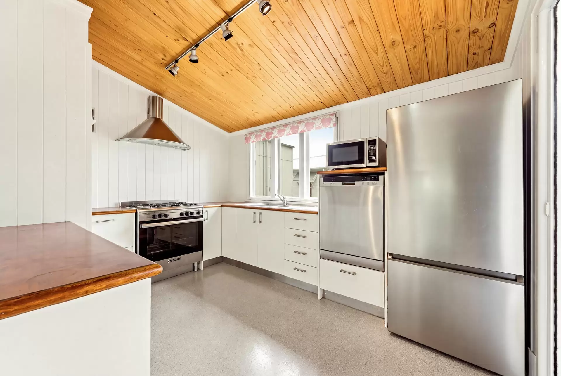 72 Brisbane Street, Bulimba For Sale by Aurora Property - image 1