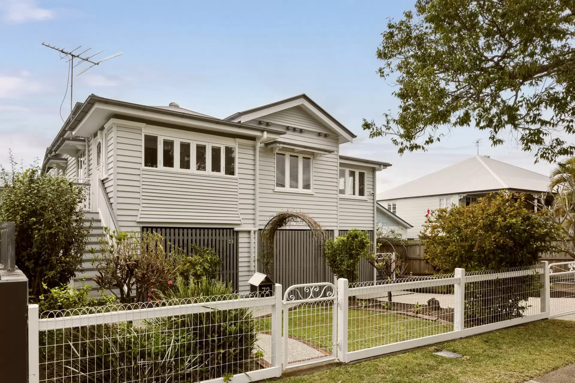 72 Brisbane Street, Bulimba For Sale by Aurora Property - image 1