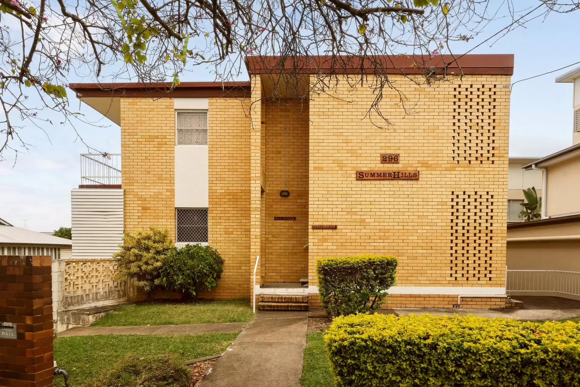 2/296 Cavendish Road, Coorparoo For Sale by Aurora Property - image 1