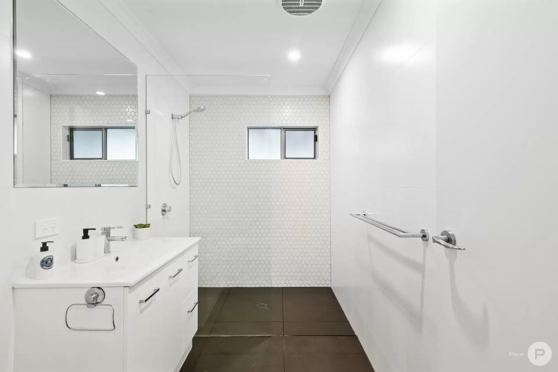 16 Barrhead Street, Wavell Heights Sold by Aurora Property - image 1