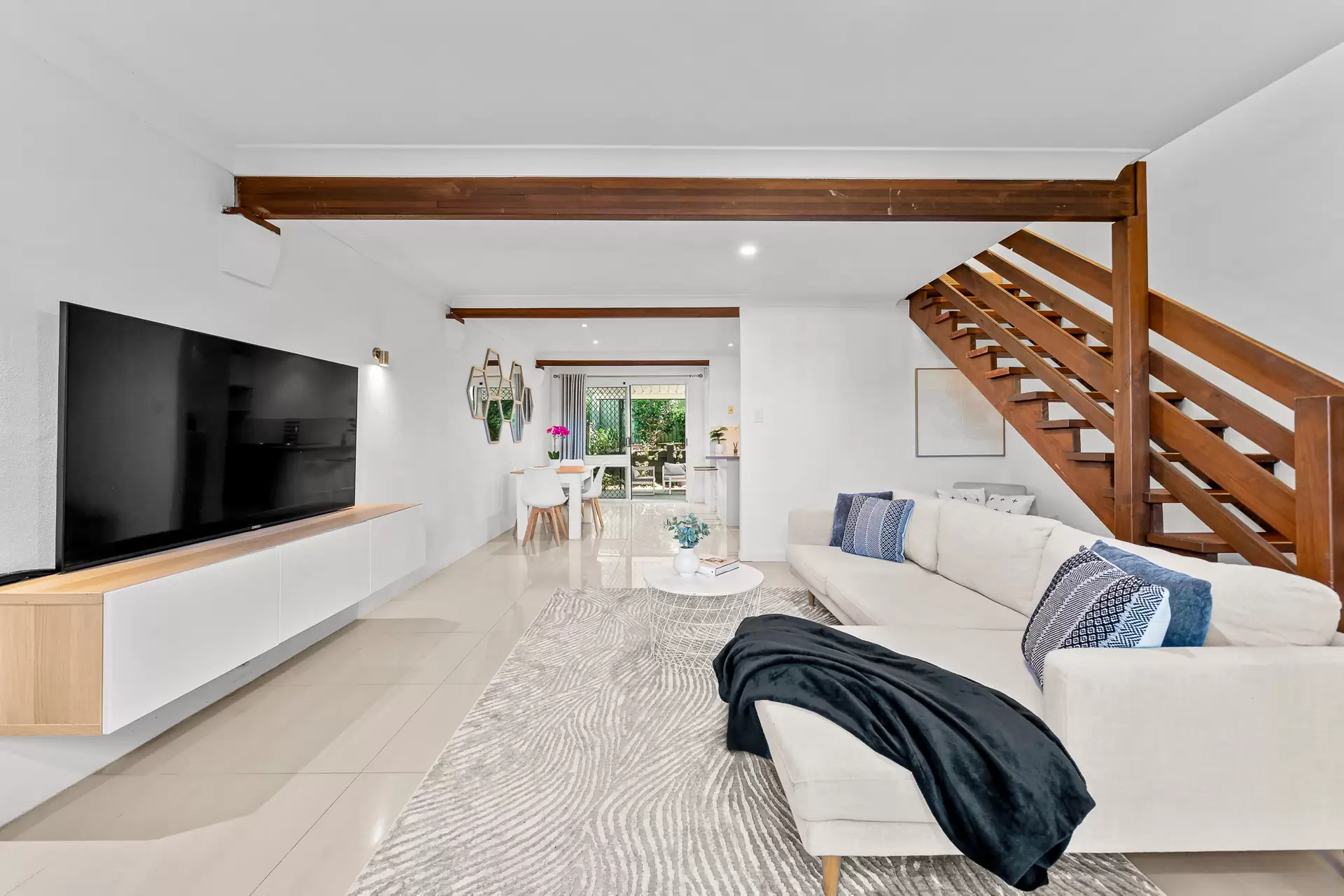 23/18 Magellan Road, Springwood Sold by Aurora Property - image 1