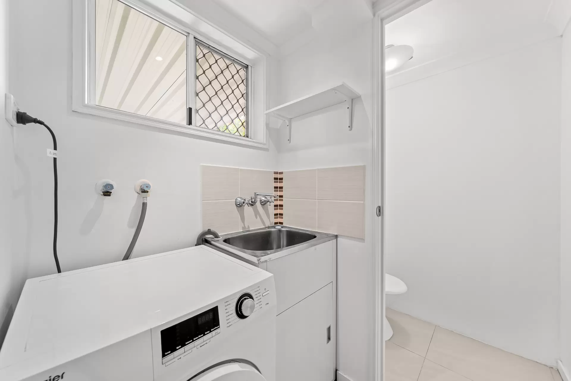 23/18 Magellan Road, Springwood Sold by Aurora Property - image 1
